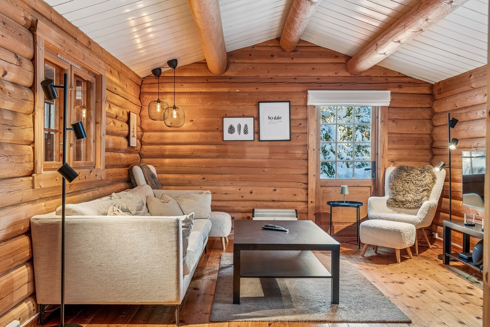 Her får du den rette hyttestemningen. Direkte utgang til terrenget mot sørvest. Galleribilde