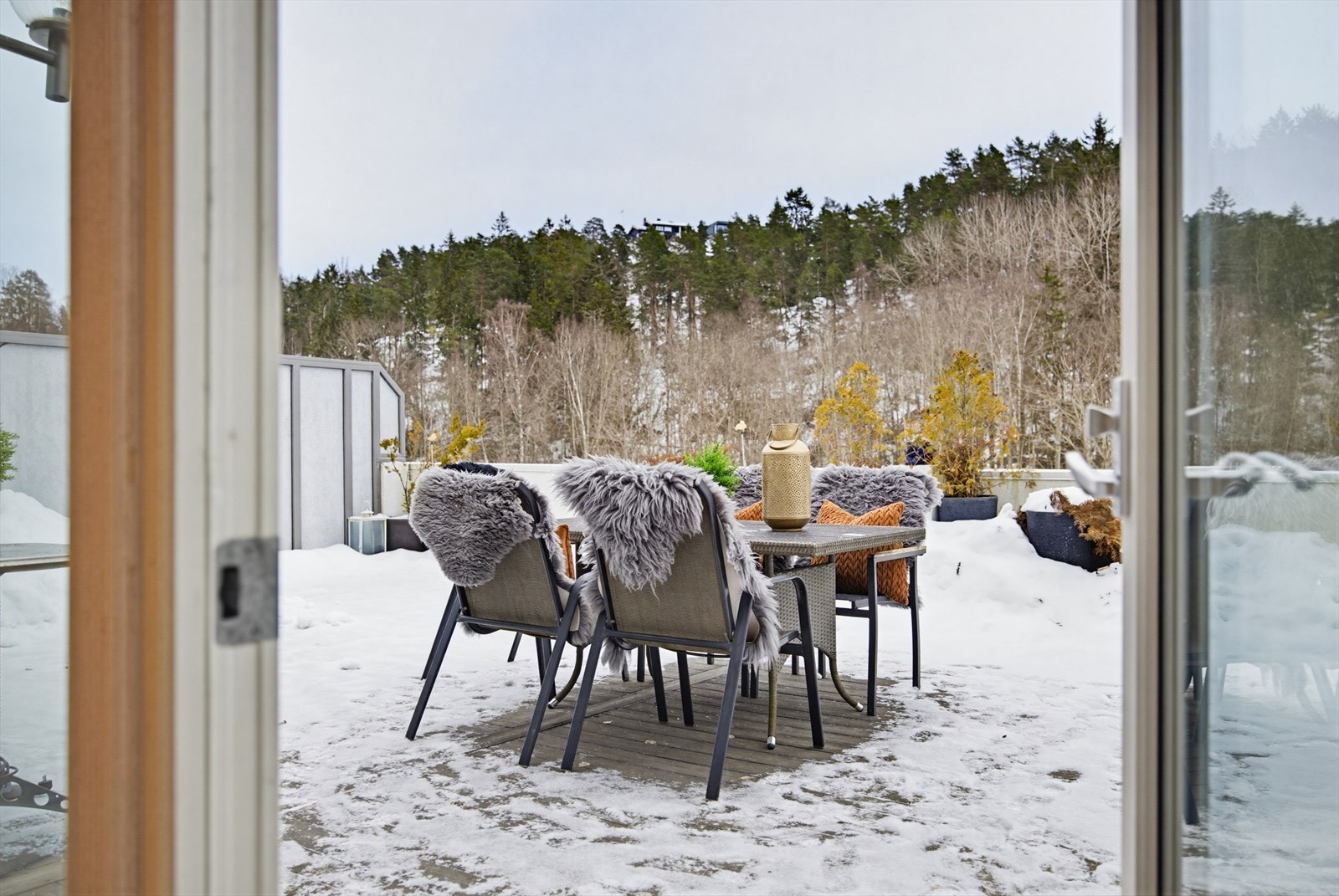 Flott utsyn mot friareal fra terrassen Galleribilde