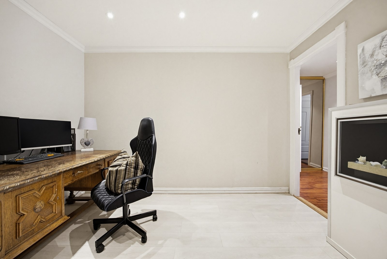 Her er det god plass til hjemmekontor eller tv-stue Galleribilde