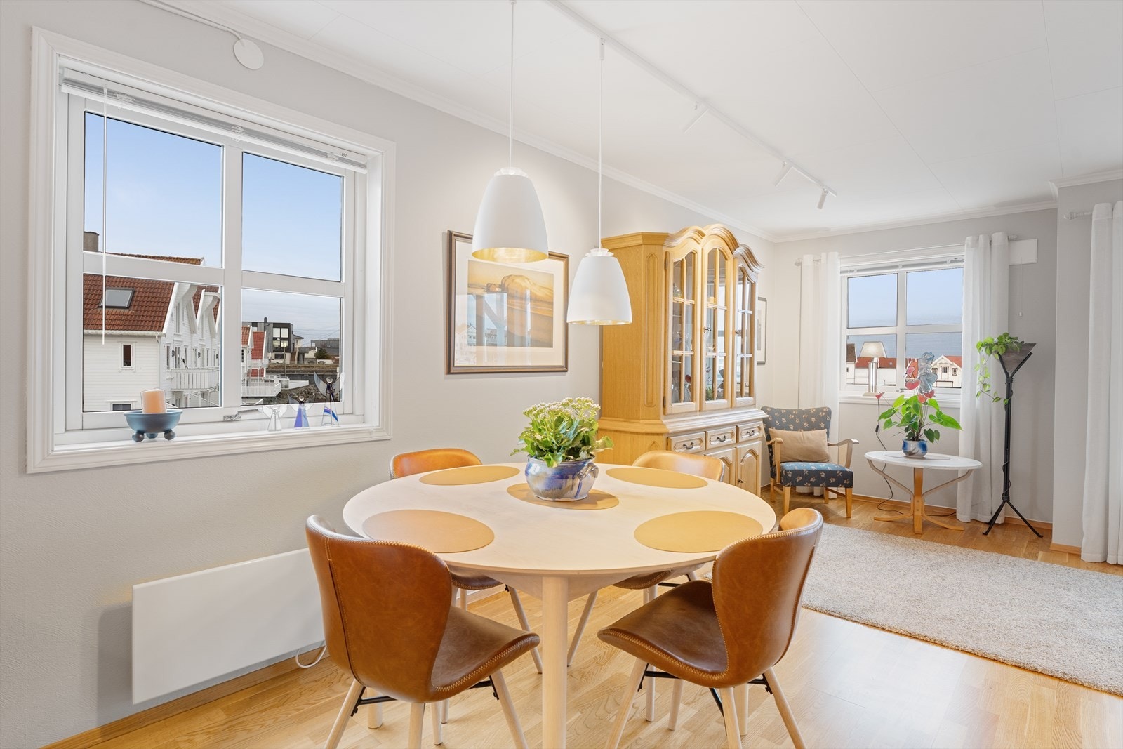 God plass til spisebord i tilknytning til kjøkkenet Galleribilde