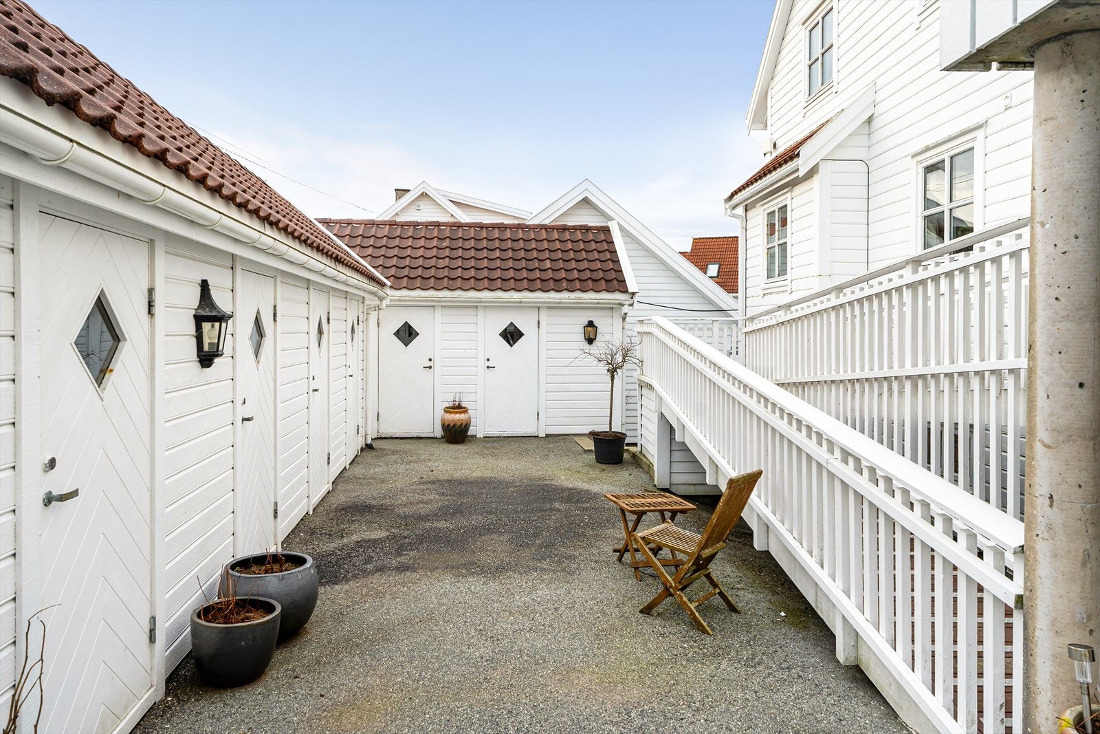 Det medfølger en utvendig sportsbod med ekstra lagringsplass Galleribilde