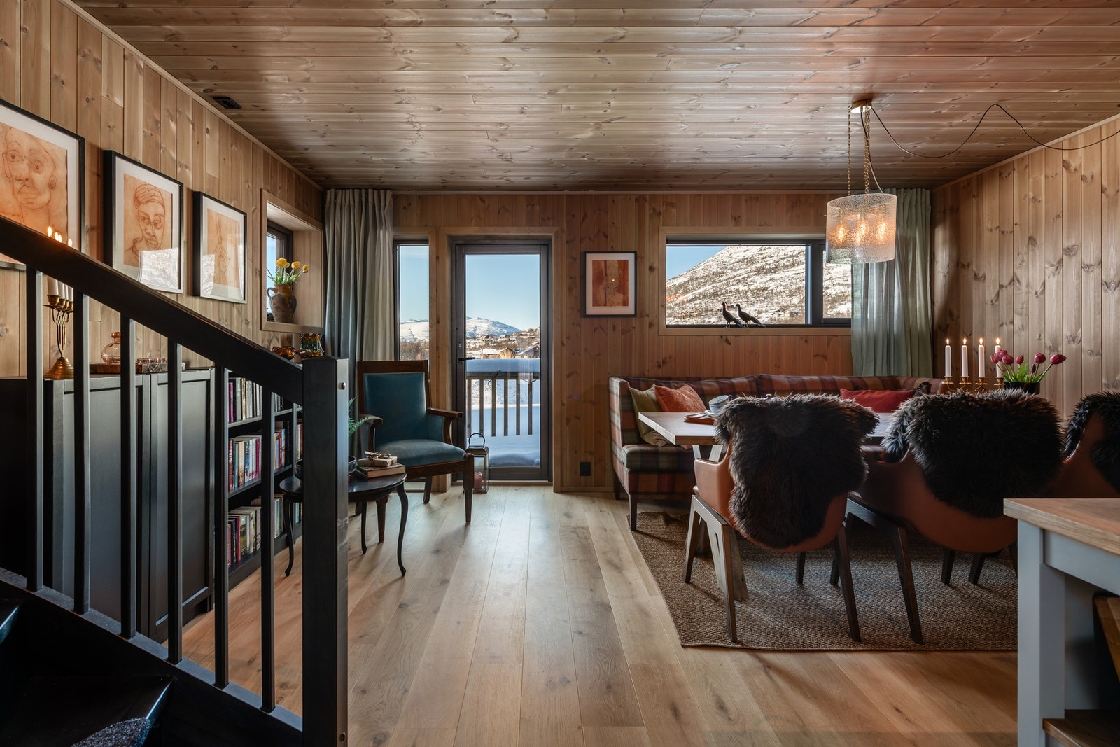 Hyggelig spisestue med rom for de gode samtalene Galleribilde