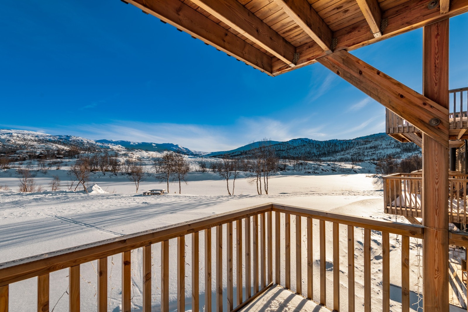 Leiligheten har hele tre balkonger - perfekt for morgenkaffen Galleribilde