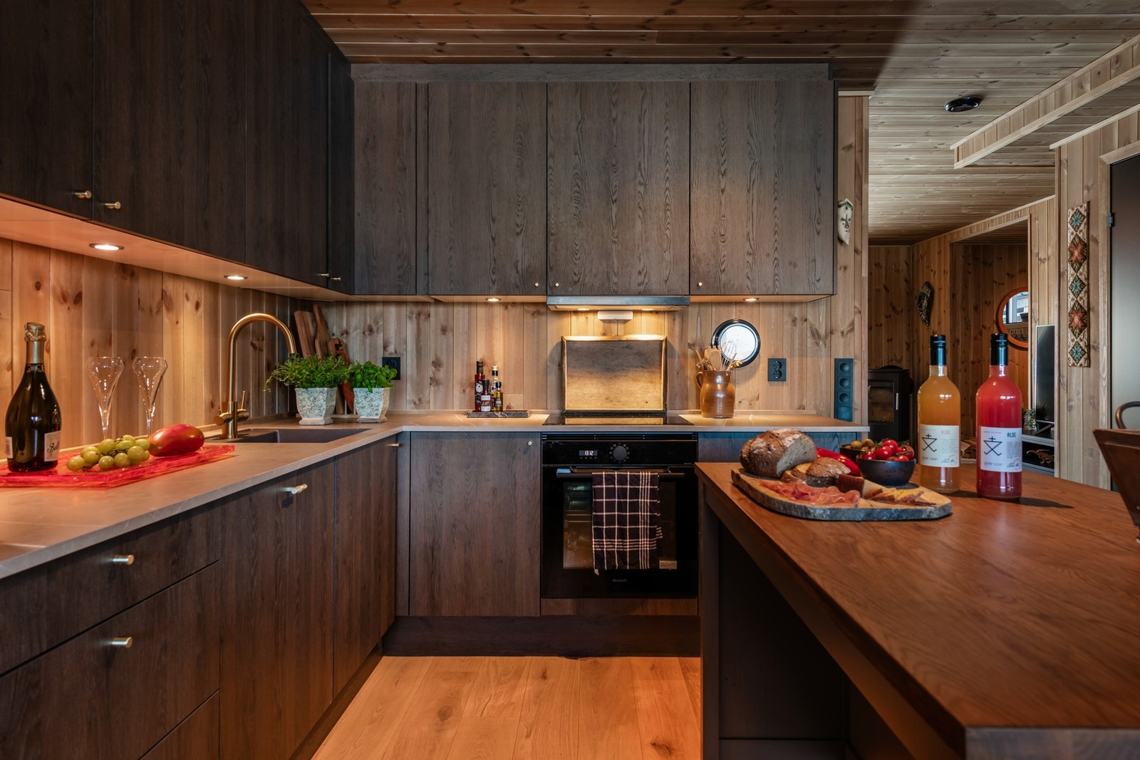 De stilrene fargetonene glir pent sammen og gir den lune hyttefølelsen Galleribilde