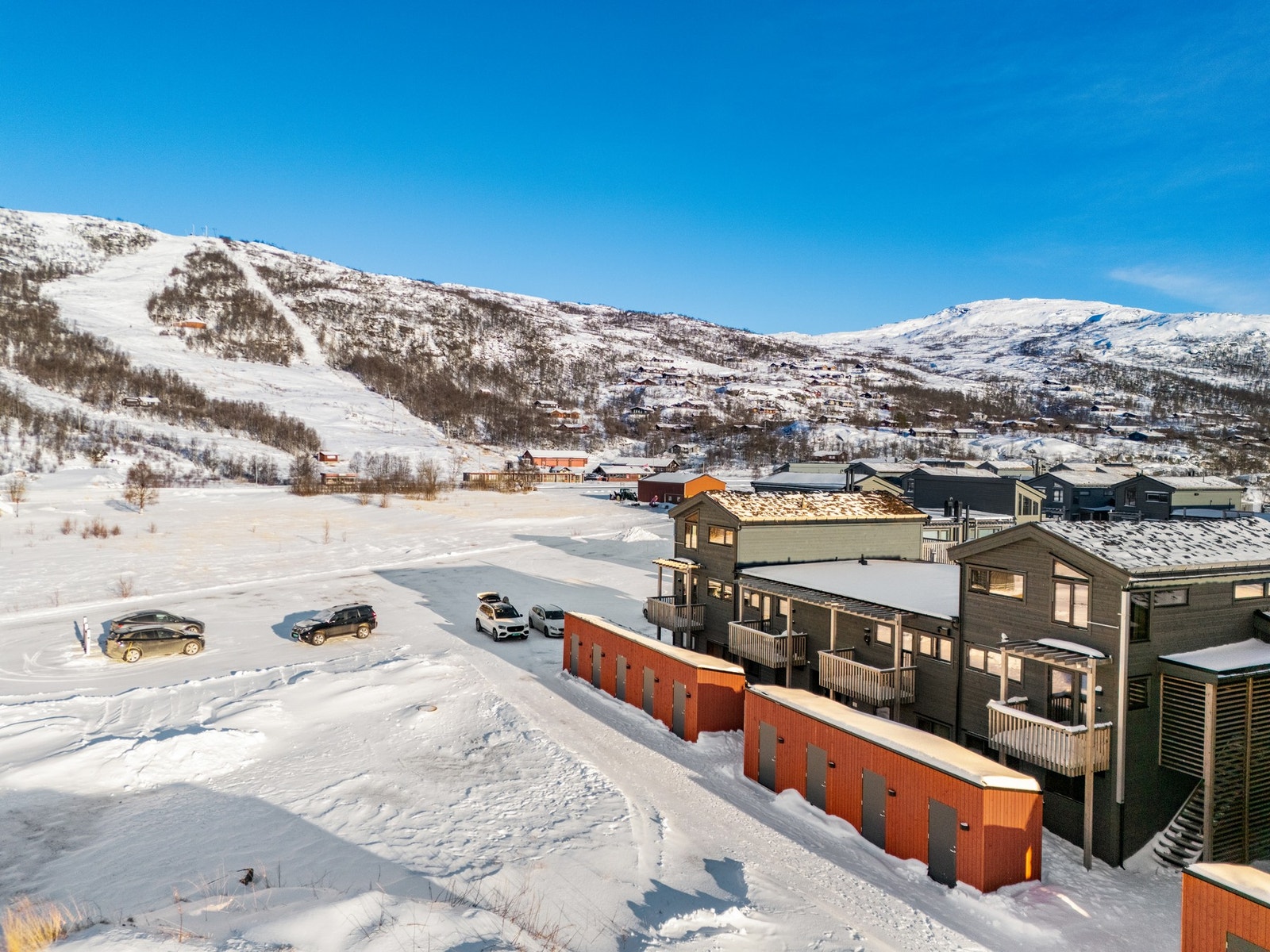 Felles parkeringsplass utendørs Galleribilde