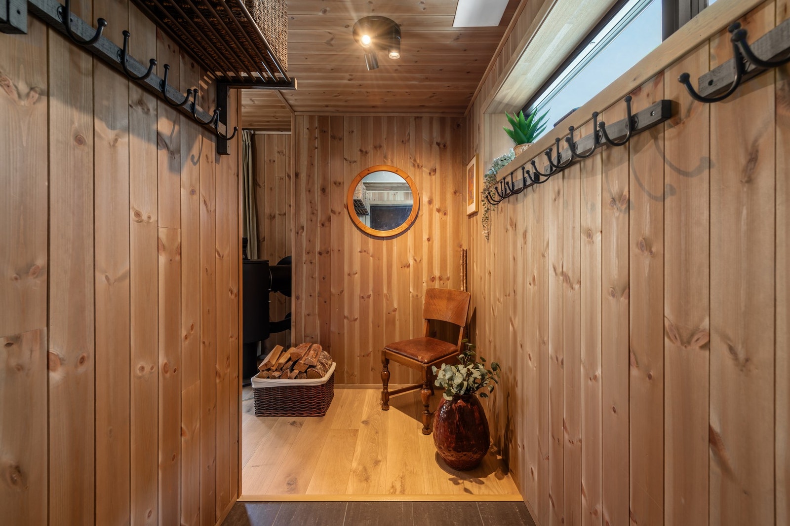 Entré med hattehytte og knagger Galleribilde