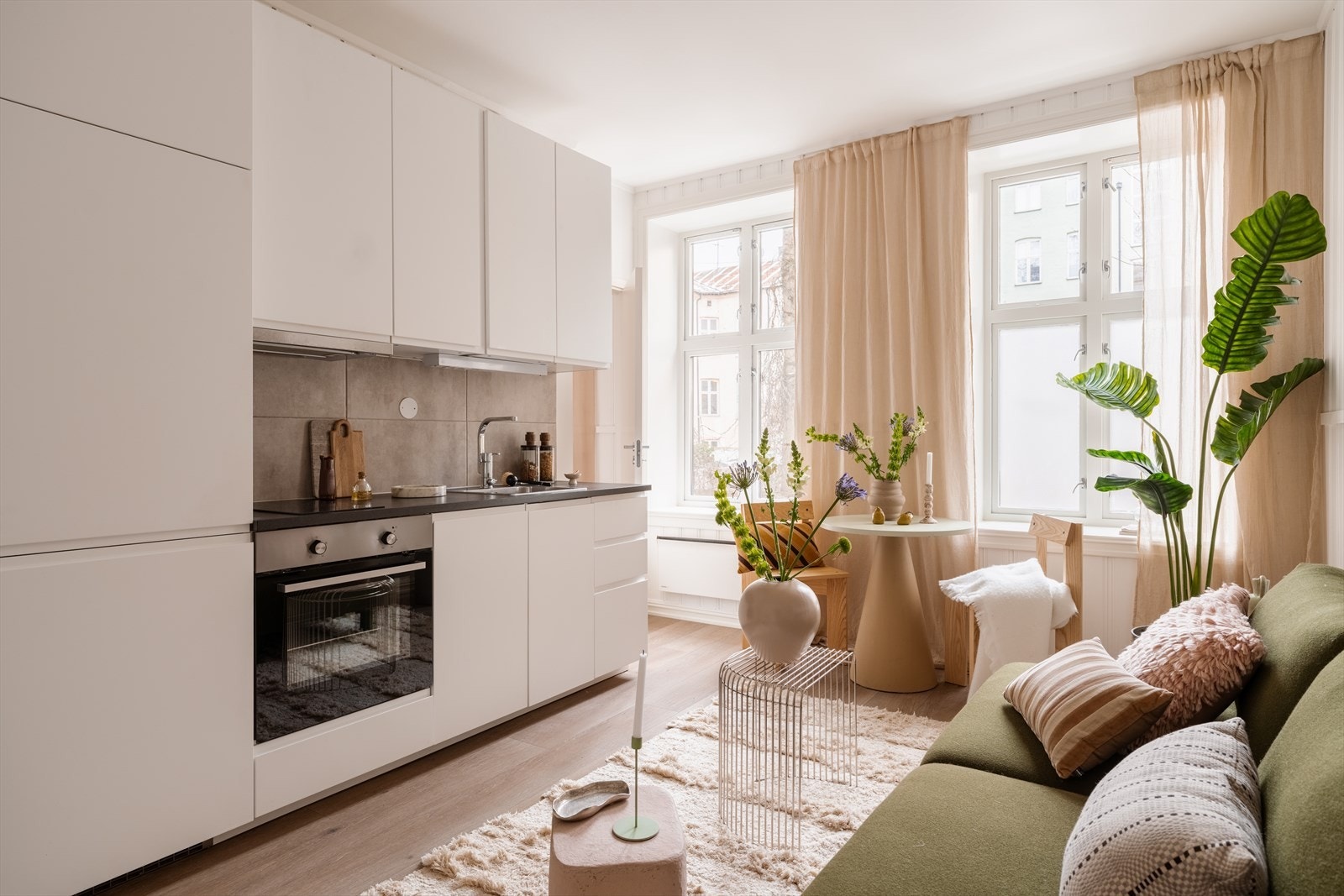 En lys og lekker 2- roms med god takhøyde og masse lys! Galleribilde