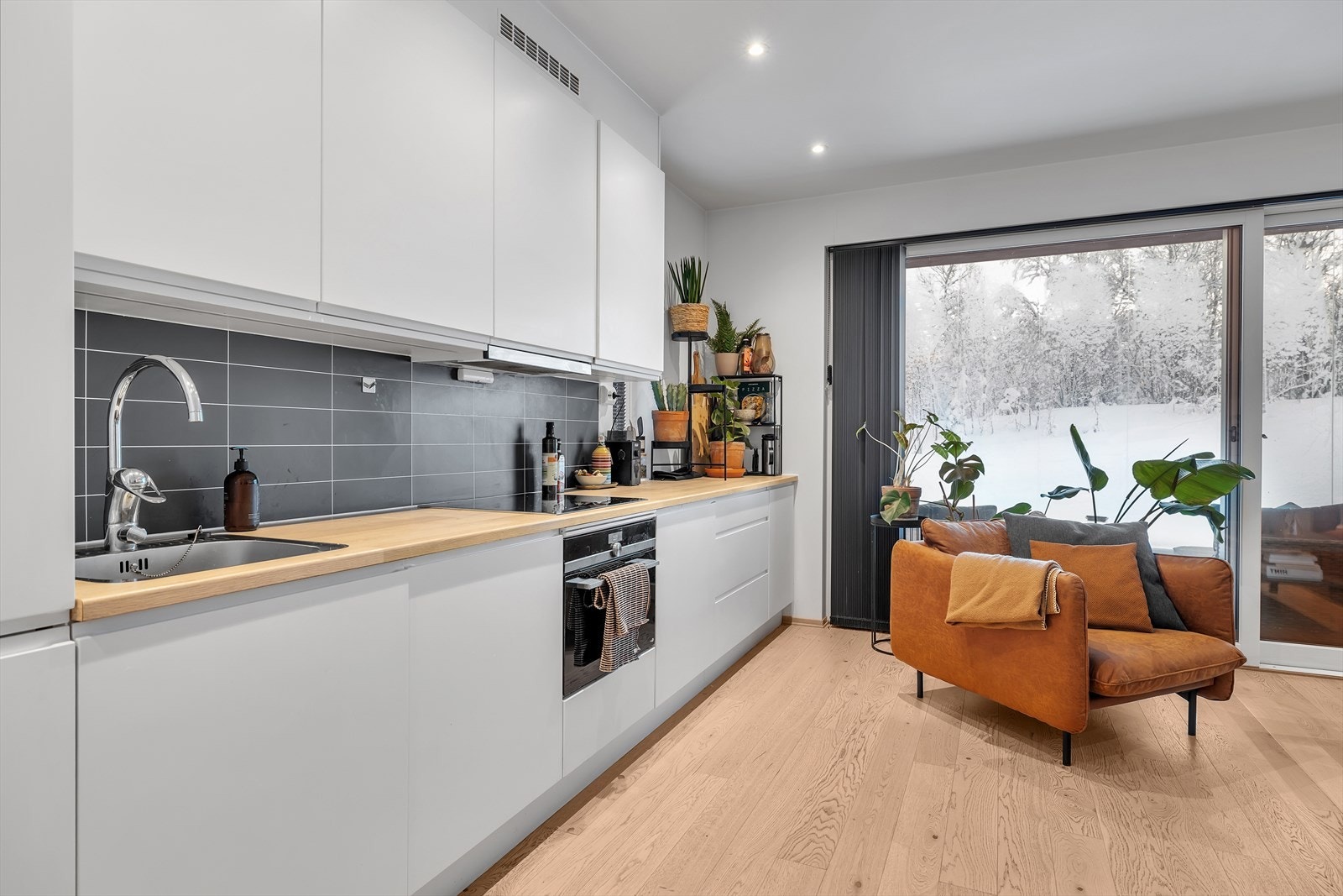 Kjøkken med integrerte hvitevarer Galleribilde