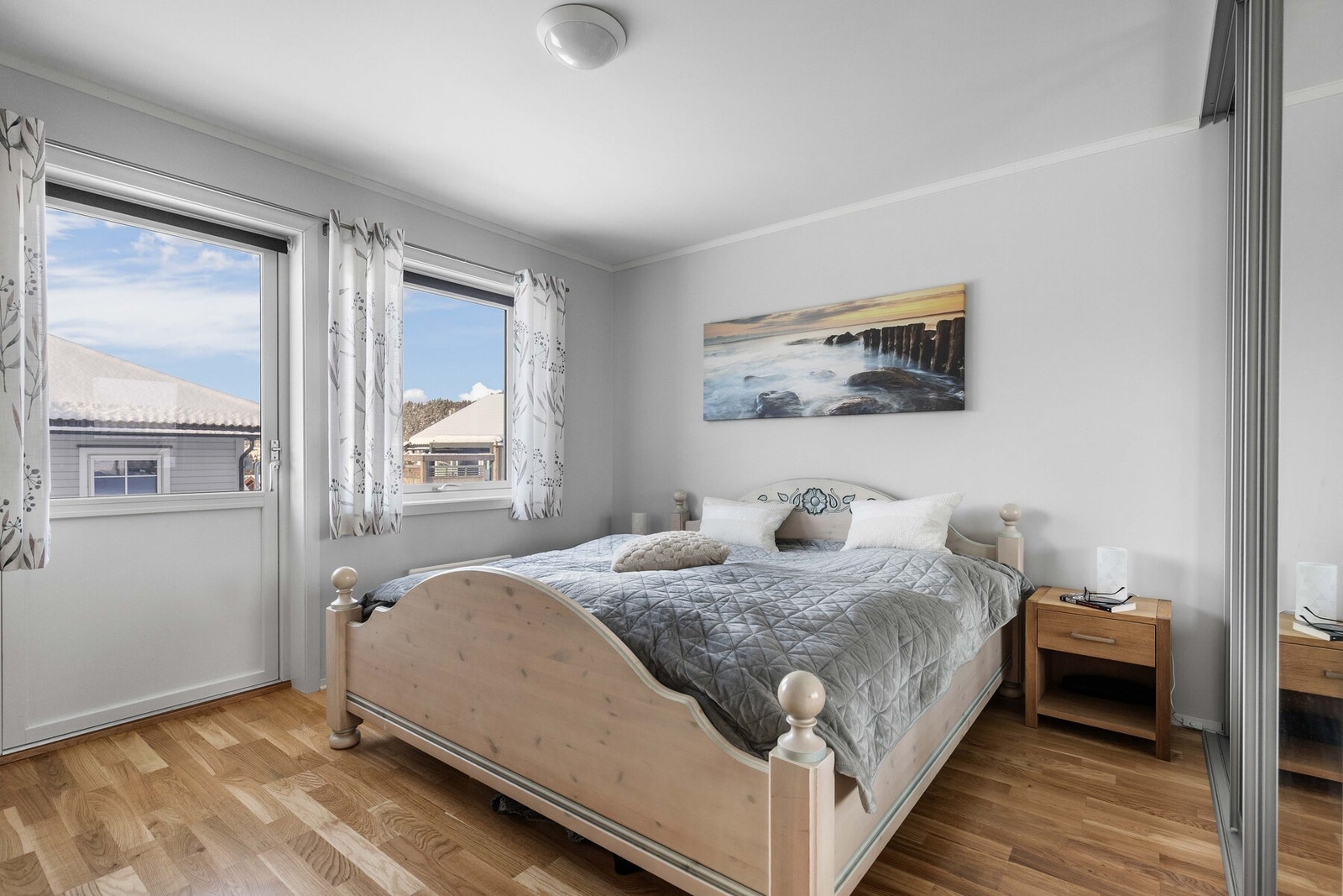 Boligen har tre romslige soverom med gode møbleringsmuligheter. Galleribilde