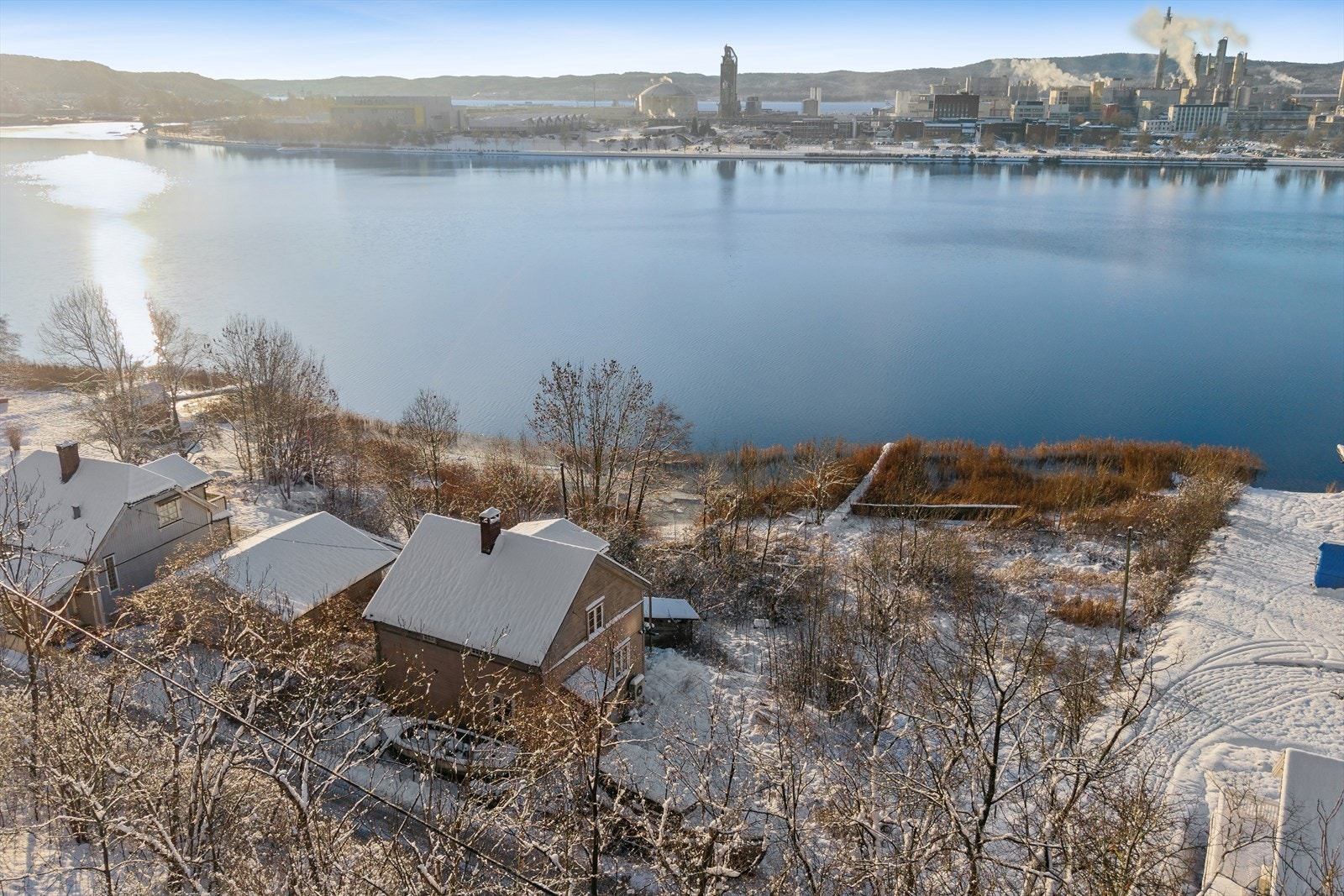 Kirstistein 8 - tomten grenser ikke til Gunnekeivfjorden Galleribilde