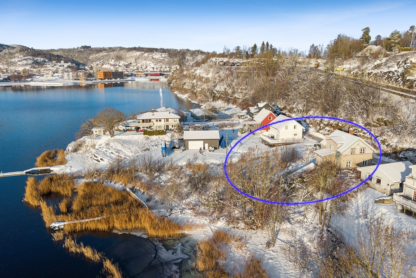 Kirstistein 8 - tomten grenser ikke til Gunnekeivfjorden Galleribilde