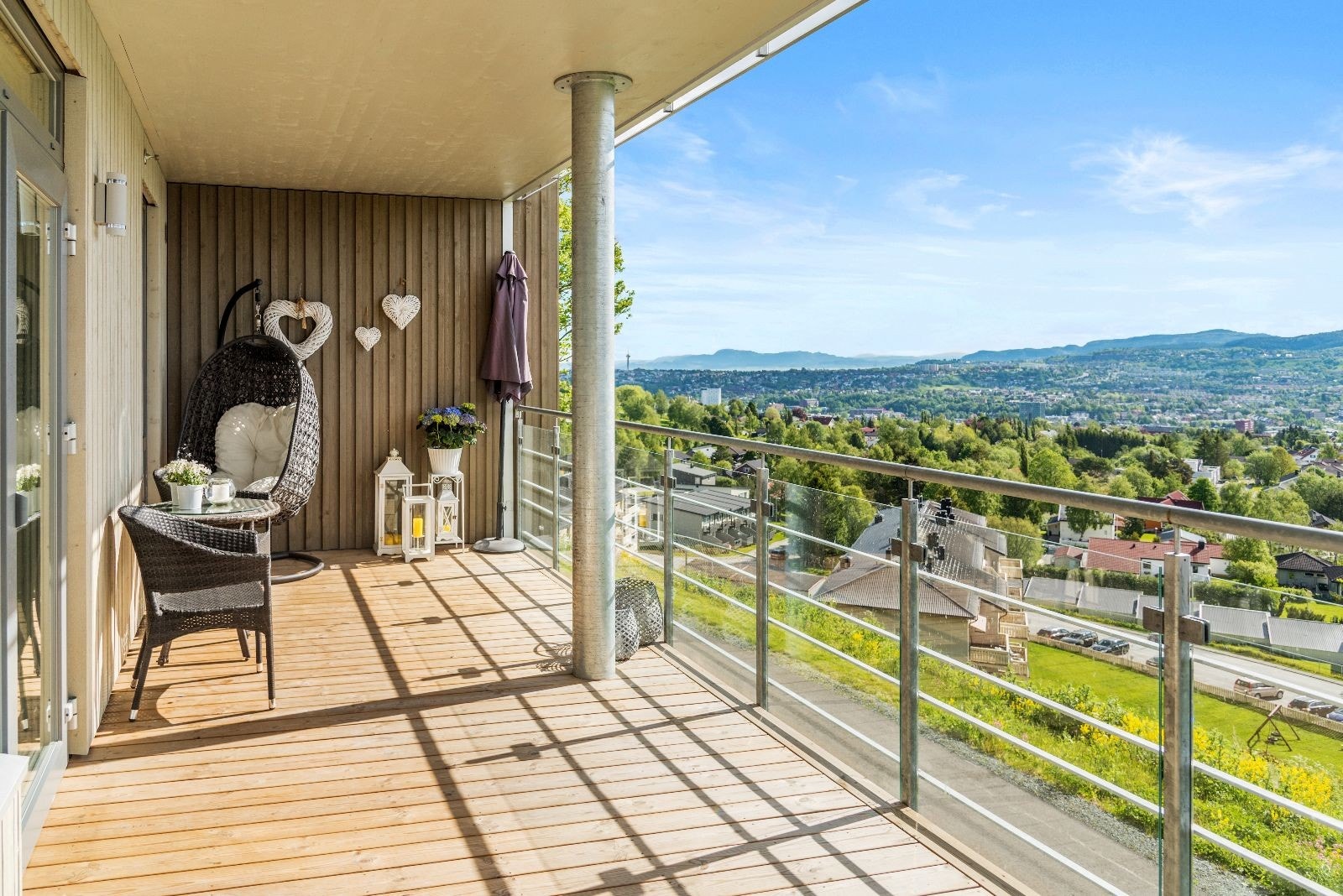 Stor terrasse med fantastisk utsikt Galleribilde