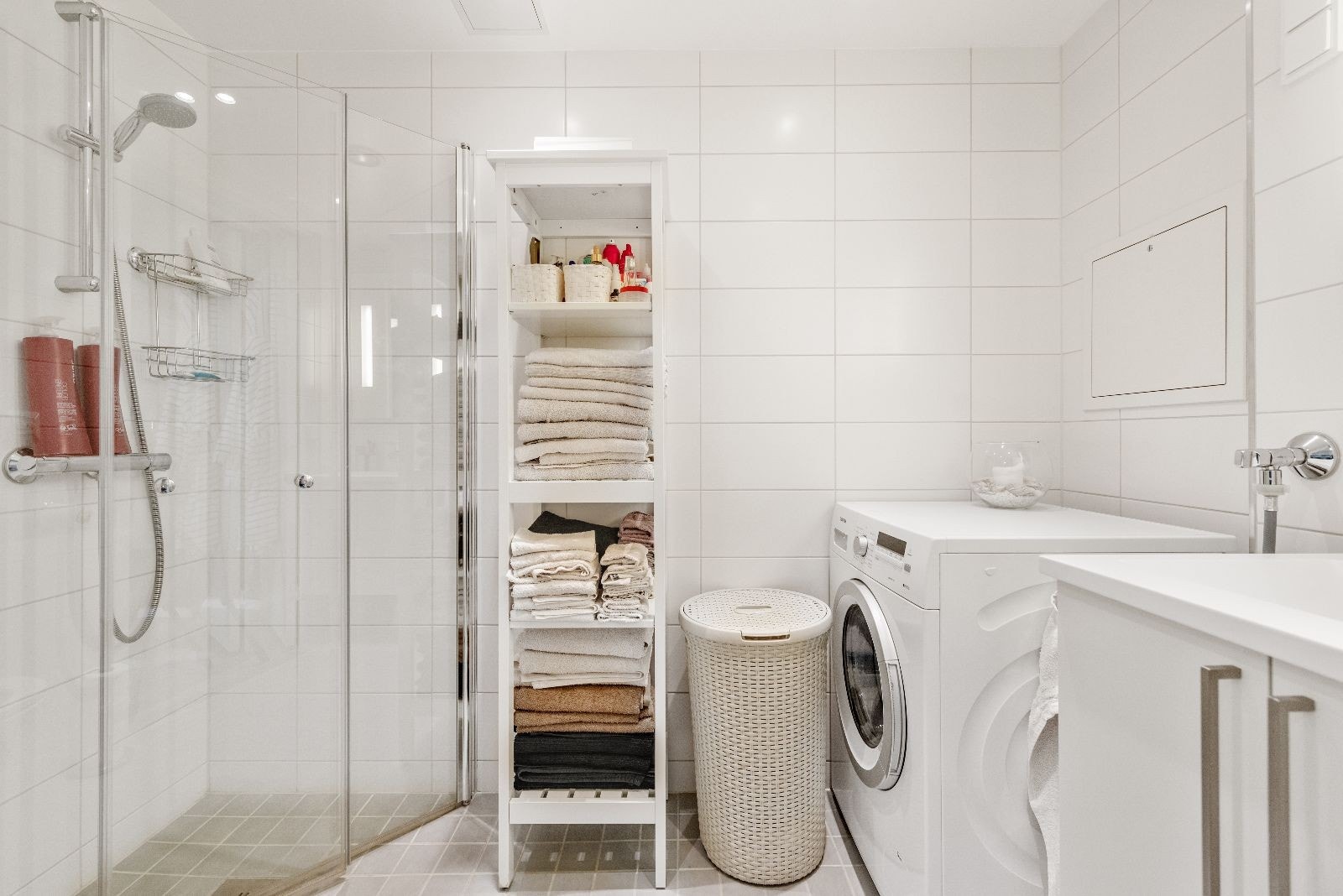 Flislagt bad, opplegg for vaskemaskin Galleribilde