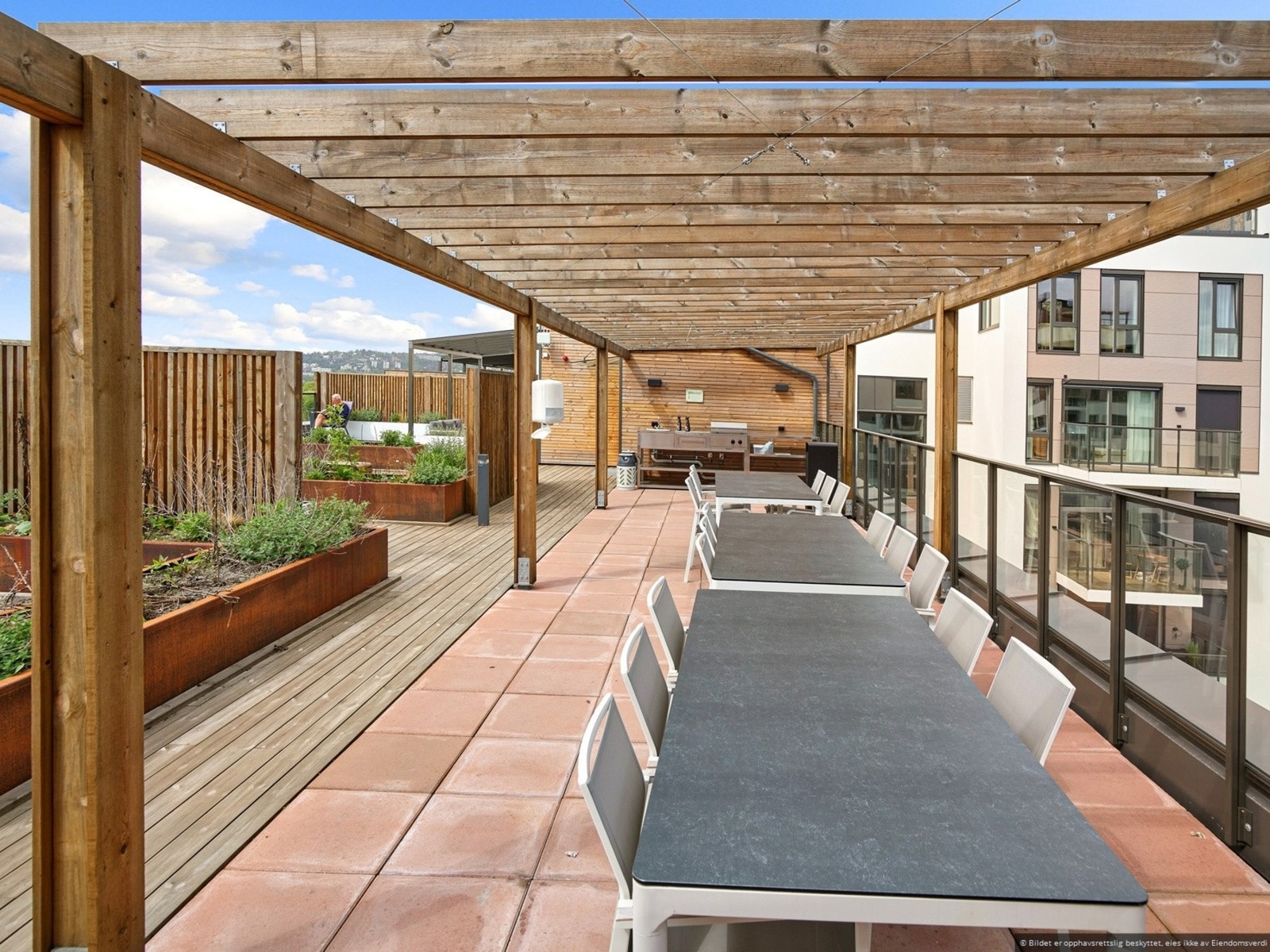 Takterrassen er utstyrt med egen Tuftepark, samt flere sittegrupper for sosiale sammenkomster. Galleribilde