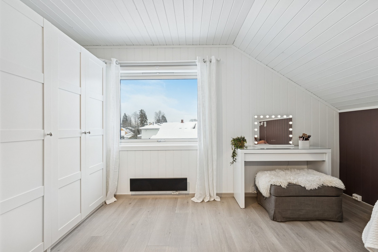 Soverommene er malt i lyse farger som gjør det enkelt å innrede etter eget ønske. Galleribilde