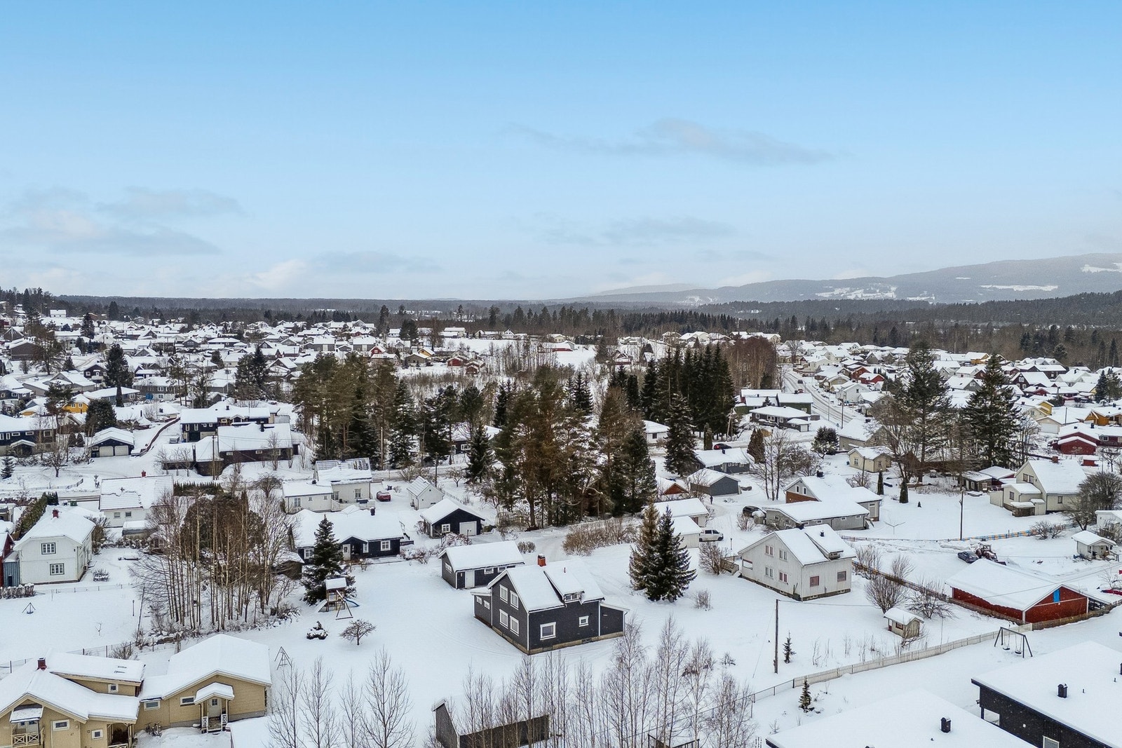 Det er gangavstand til Ankertunet barnehage, Læringsverkstedet barnehage og Læringsverkstedet Råholt barnehage. Galleribilde