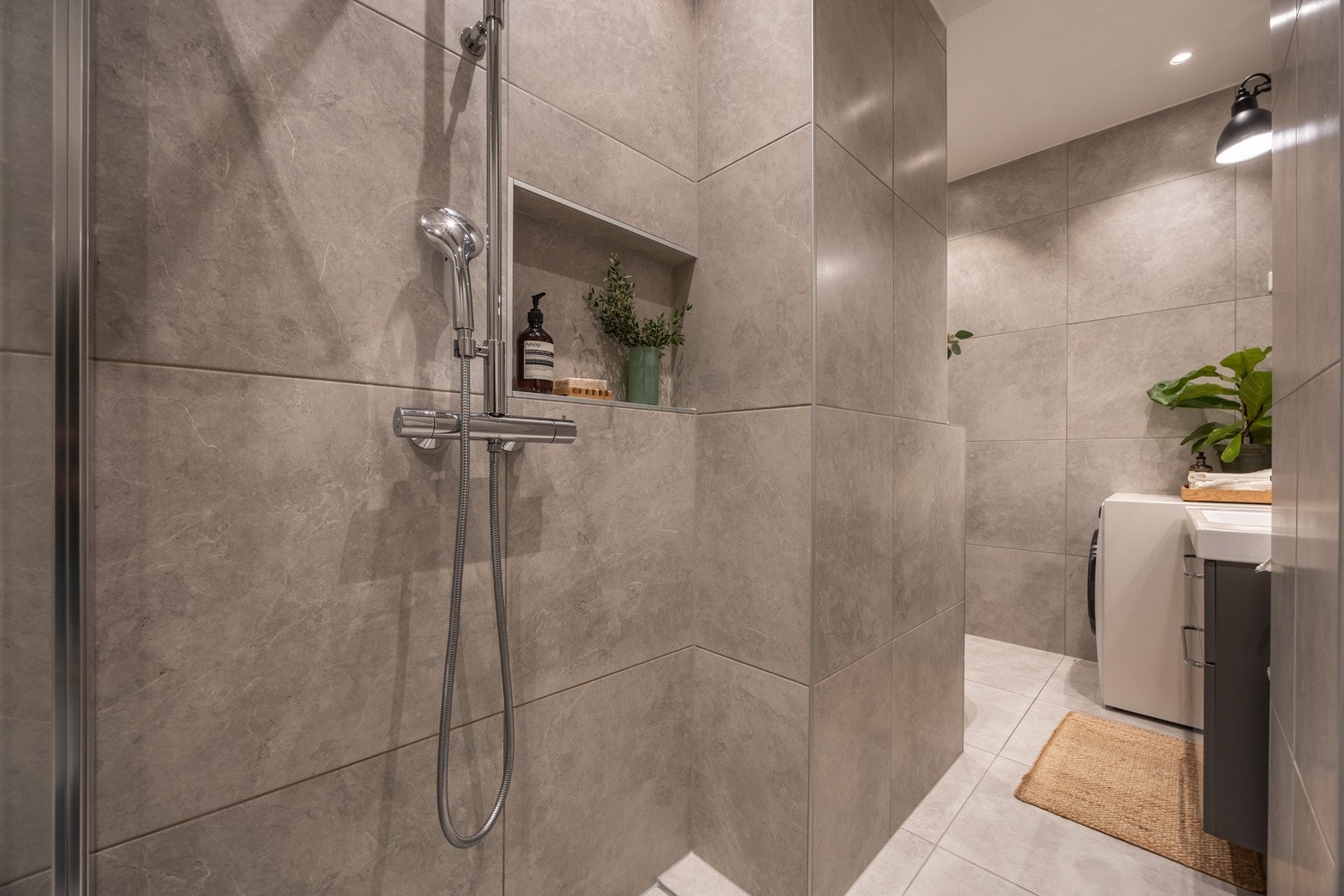 Badet har opplegg for vaskemaskin. Galleribilde