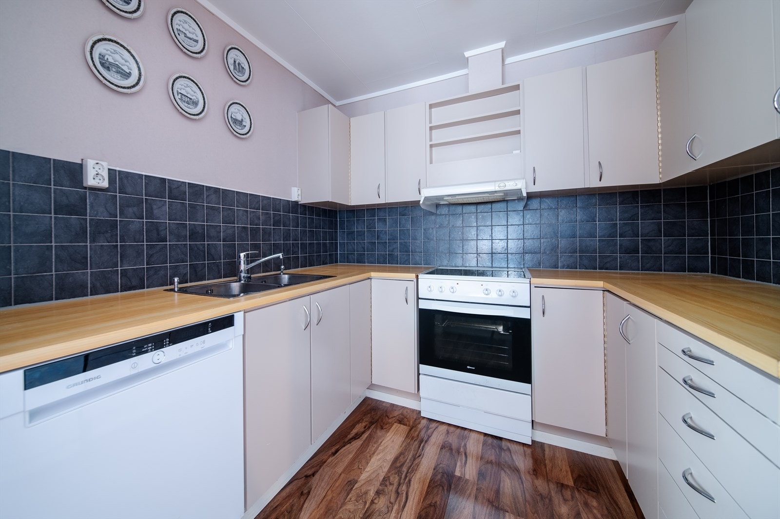 Godt med skap- og benkeplass Galleribilde