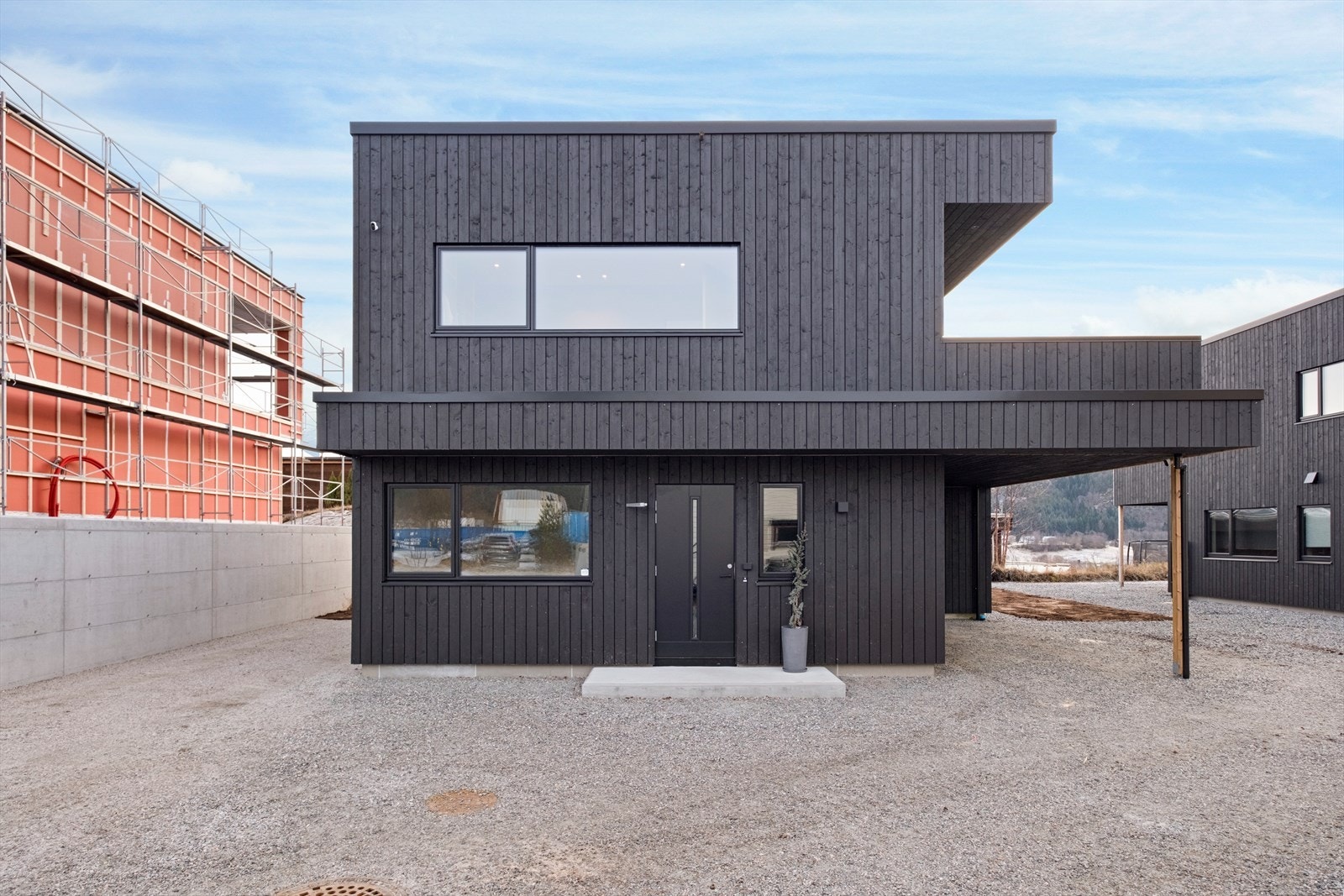 Fasaden er utført i vedlikeholdsfritt materiale. Galleribilde