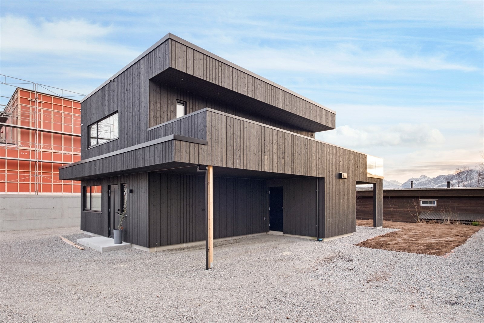 Huset har en praktisk planløsning over to etasjer. Galleribilde