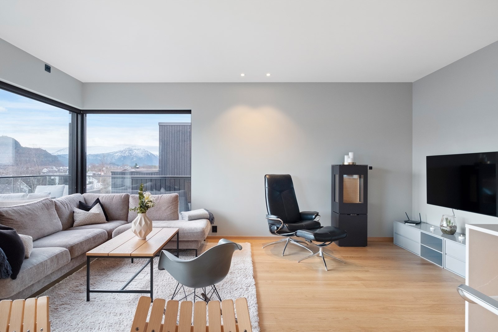 Vedovn gir en lun og behagelig varme til oppholdsrommet. Galleribilde