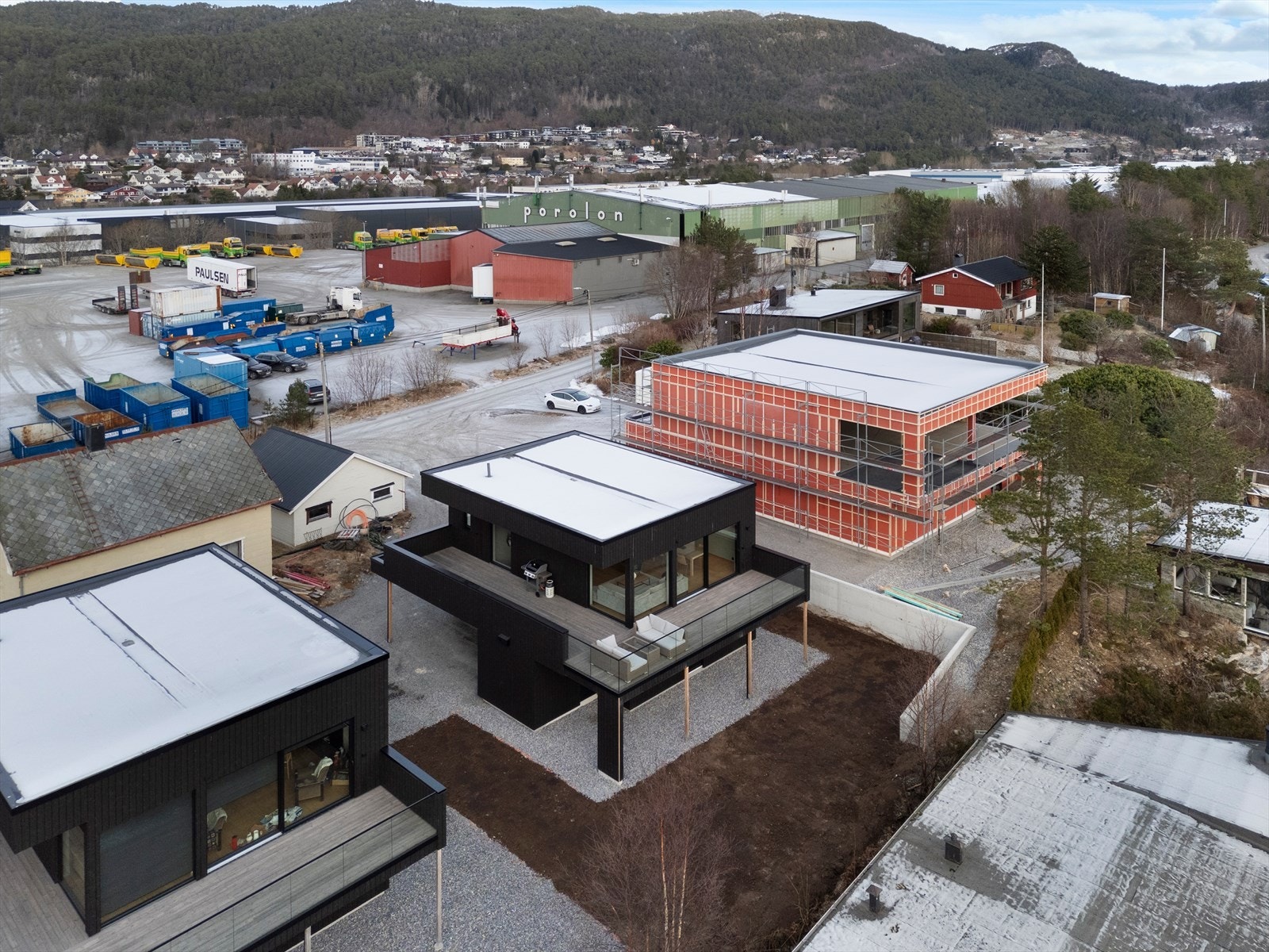 Området har en blanding av moderne og tradisjonelle boliger. Galleribilde