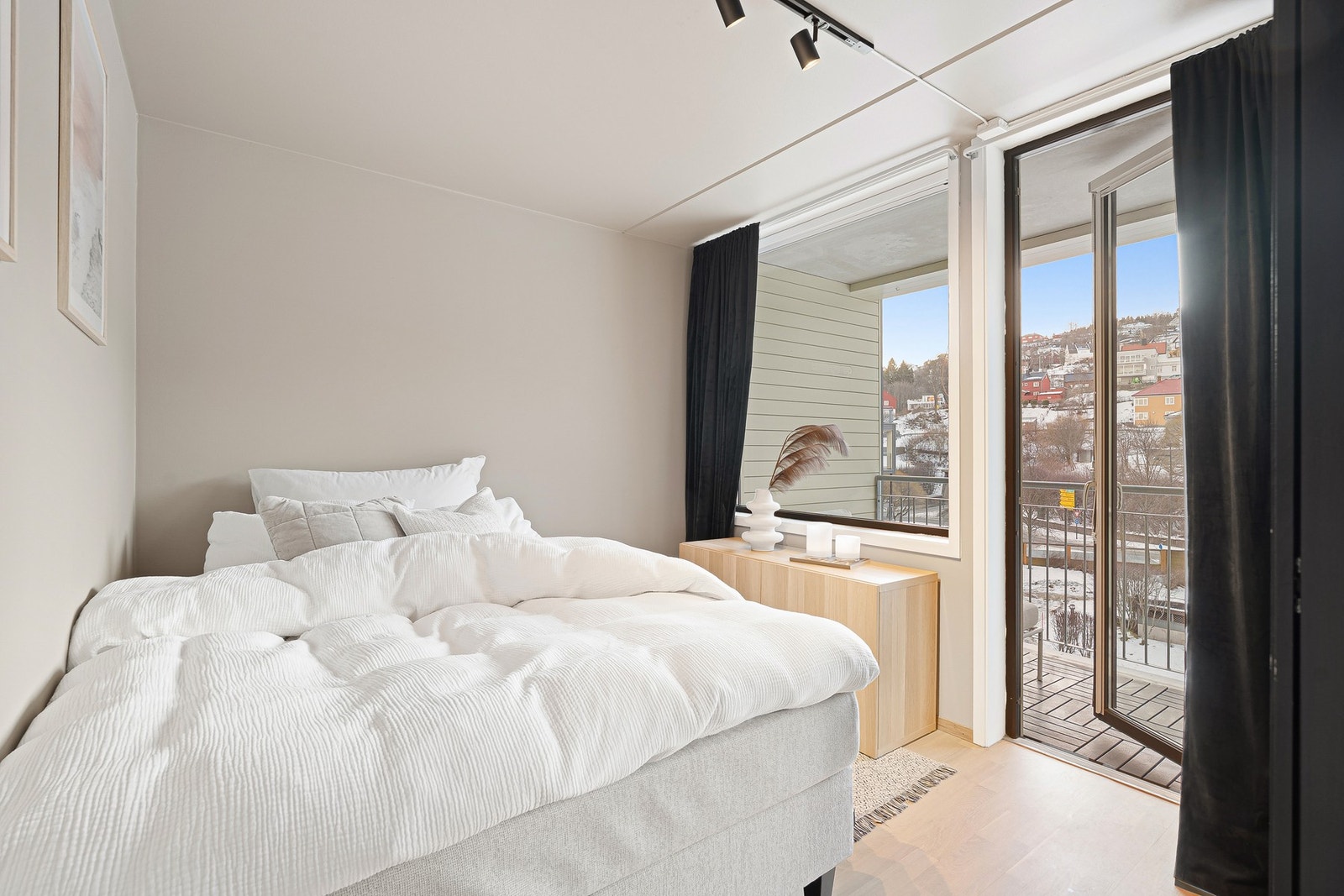 Leilighetens soverom er på drøye 9 kvadratmeter. Galleribilde