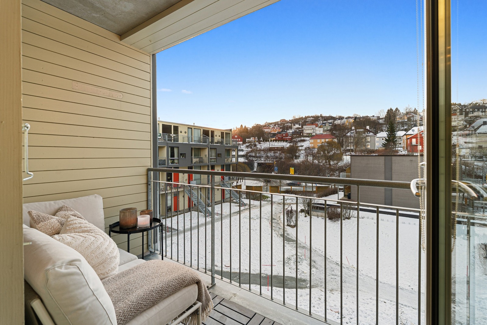Fra soverommet har man utgang til en egen balkong. Galleribilde