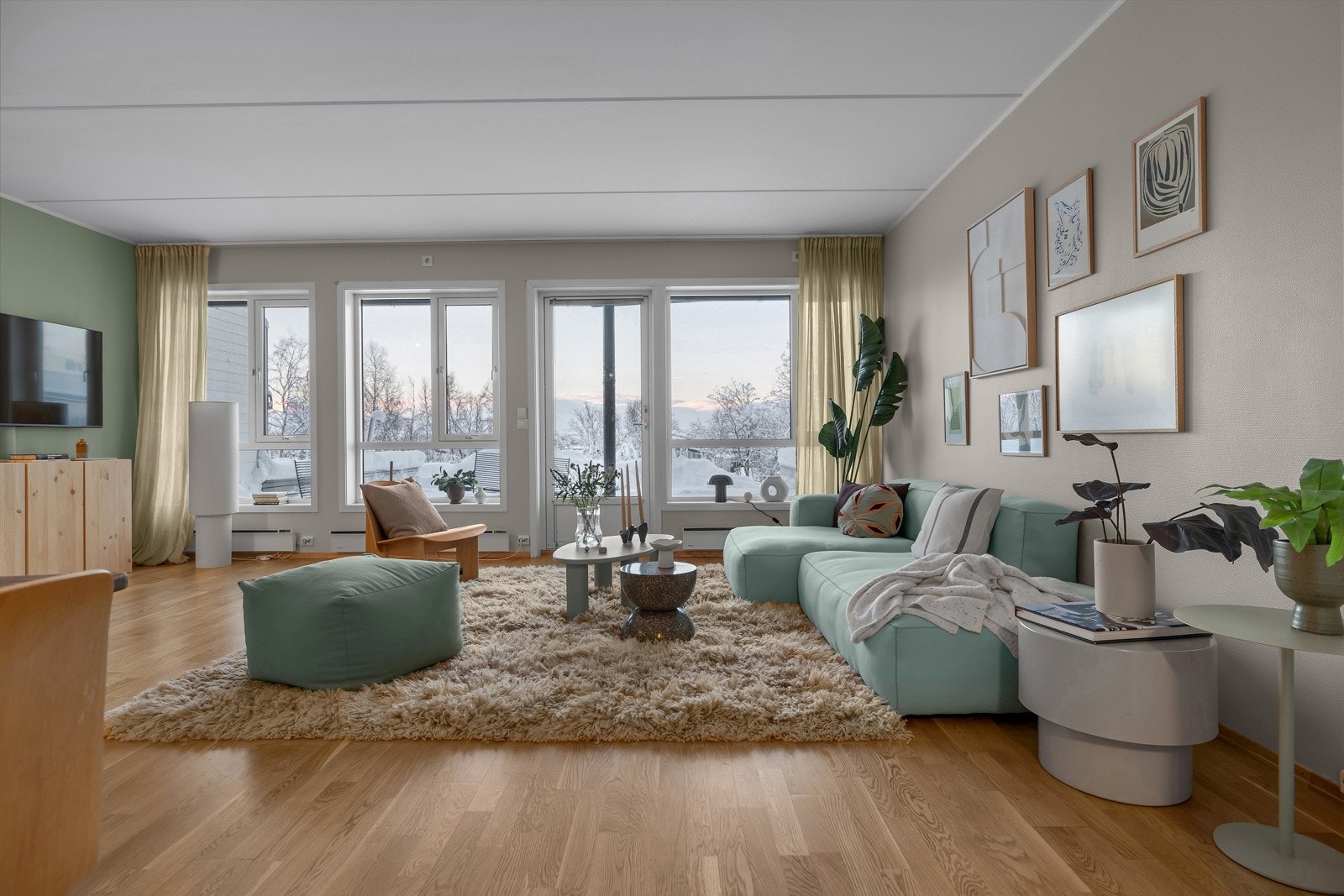 Stue er romslig og åpen Galleribilde