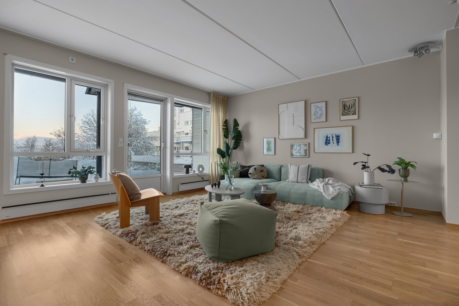 Herfra der det utgang til stor markterrasse Galleribilde