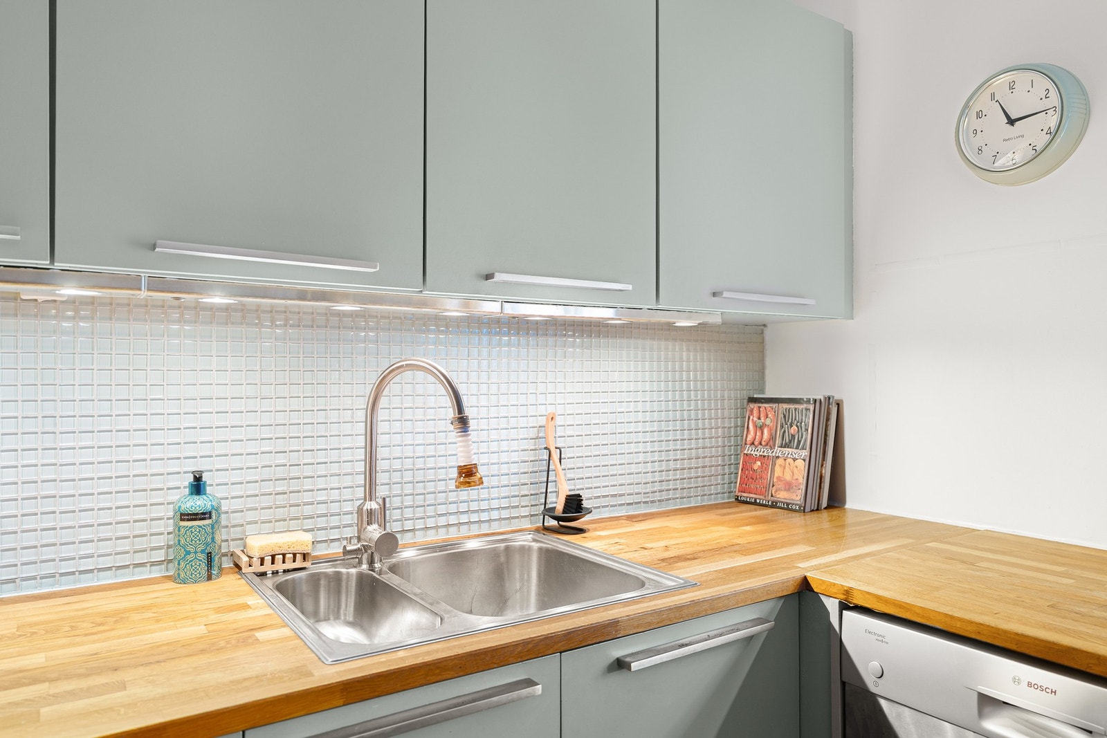 Komfyr og oppvaskmaskin medfølger i handelen. Galleribilde