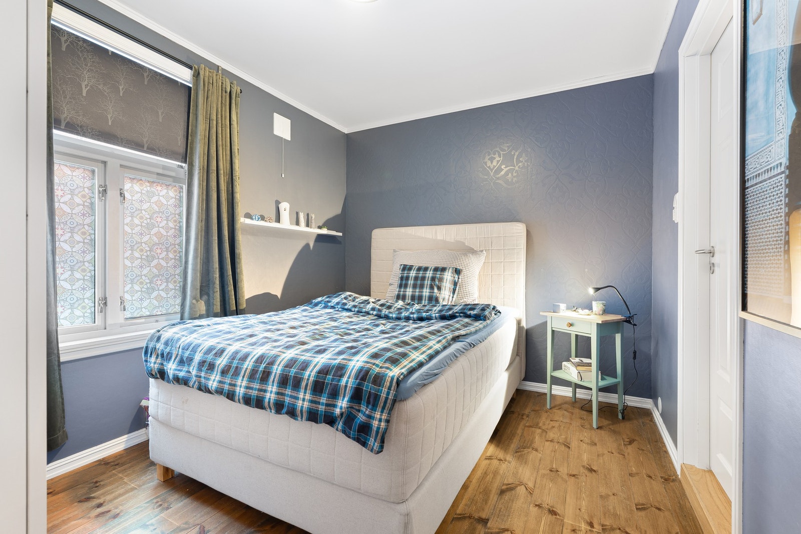 Romslig soverom på hele 9,5 kvadratmeter. Galleribilde