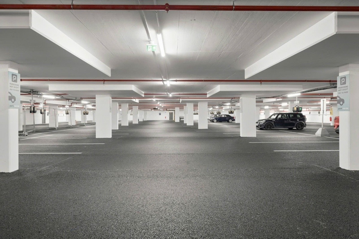 Garasjeplass kan leies med lader. Alltid 10 grader Galleribilde