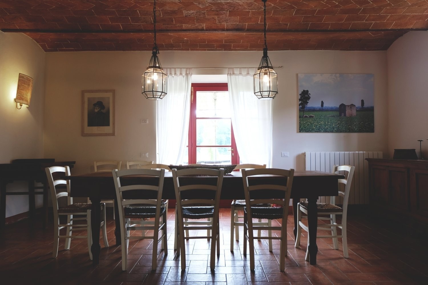 God planløsning. Stor spisestue, kjøkken og salongsone. Galleribilde