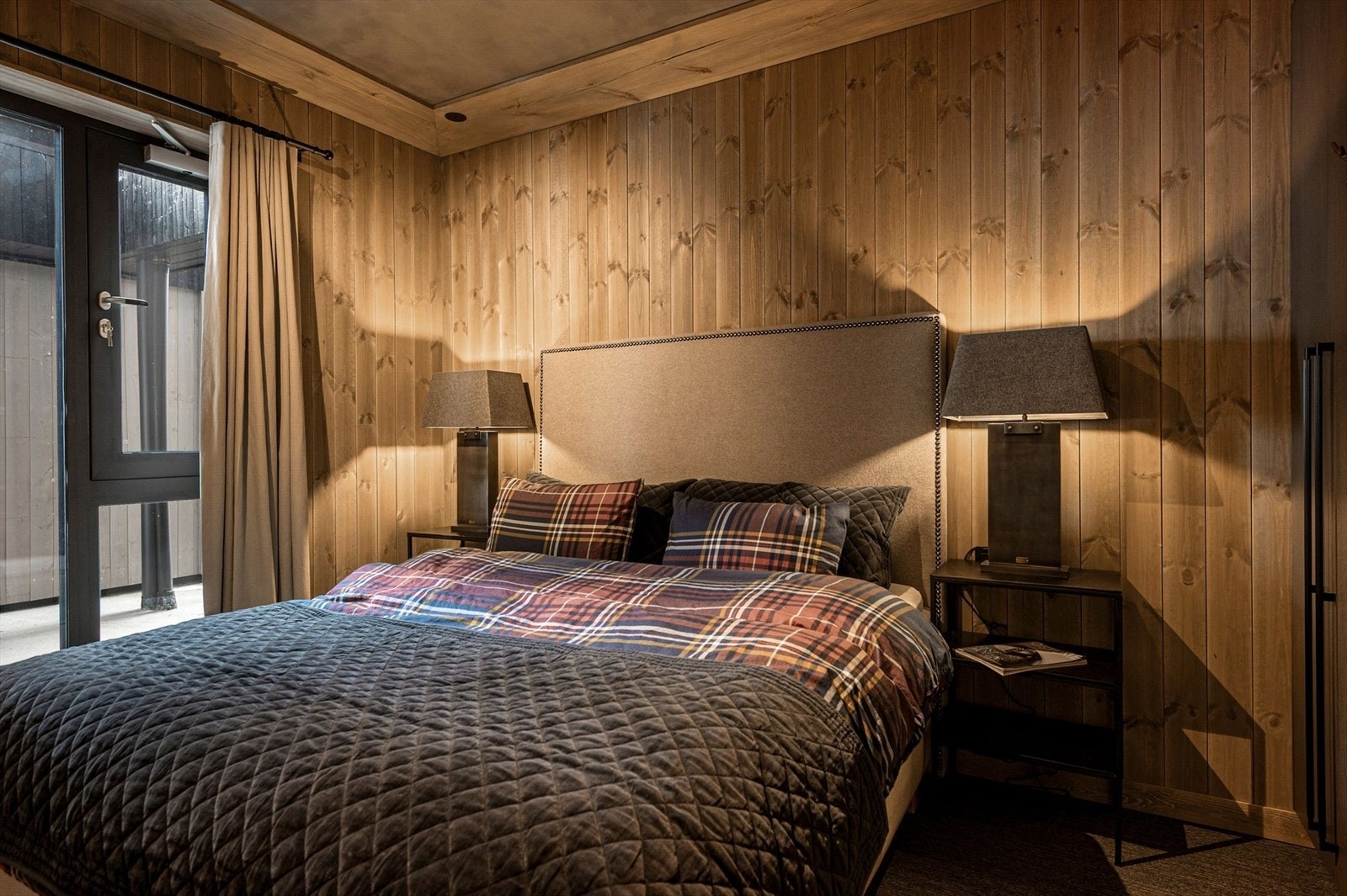 Hovedsoverom med god plass til dobbeltseng Galleribilde