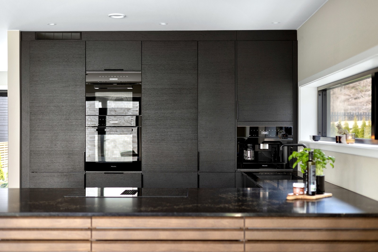 Dette er et kjøkken som kombinerer høy kvalitet, design og funksjonalitet. Galleribilde