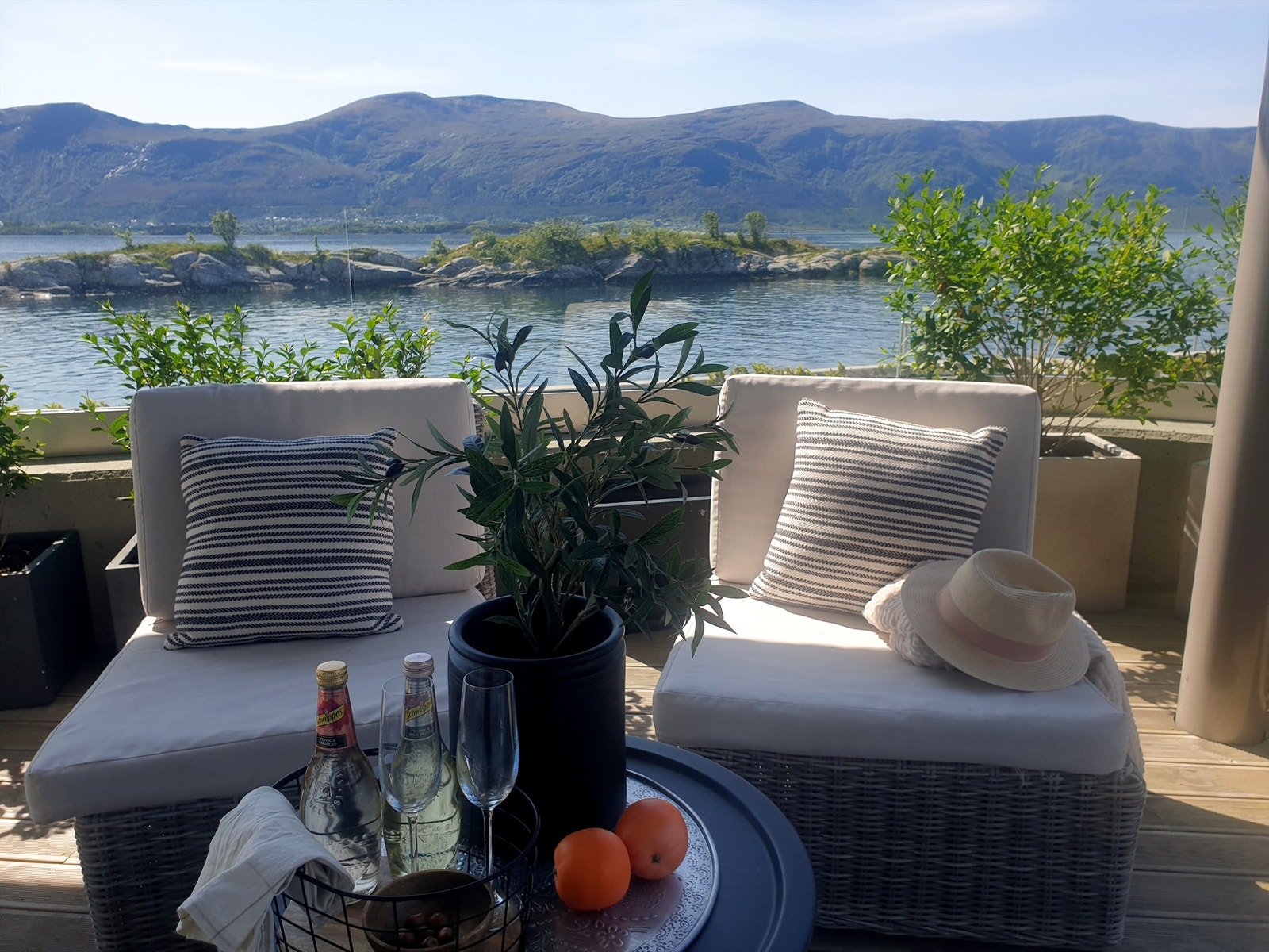 Stemningsbilde fra terrassen tatt av selger Galleribilde