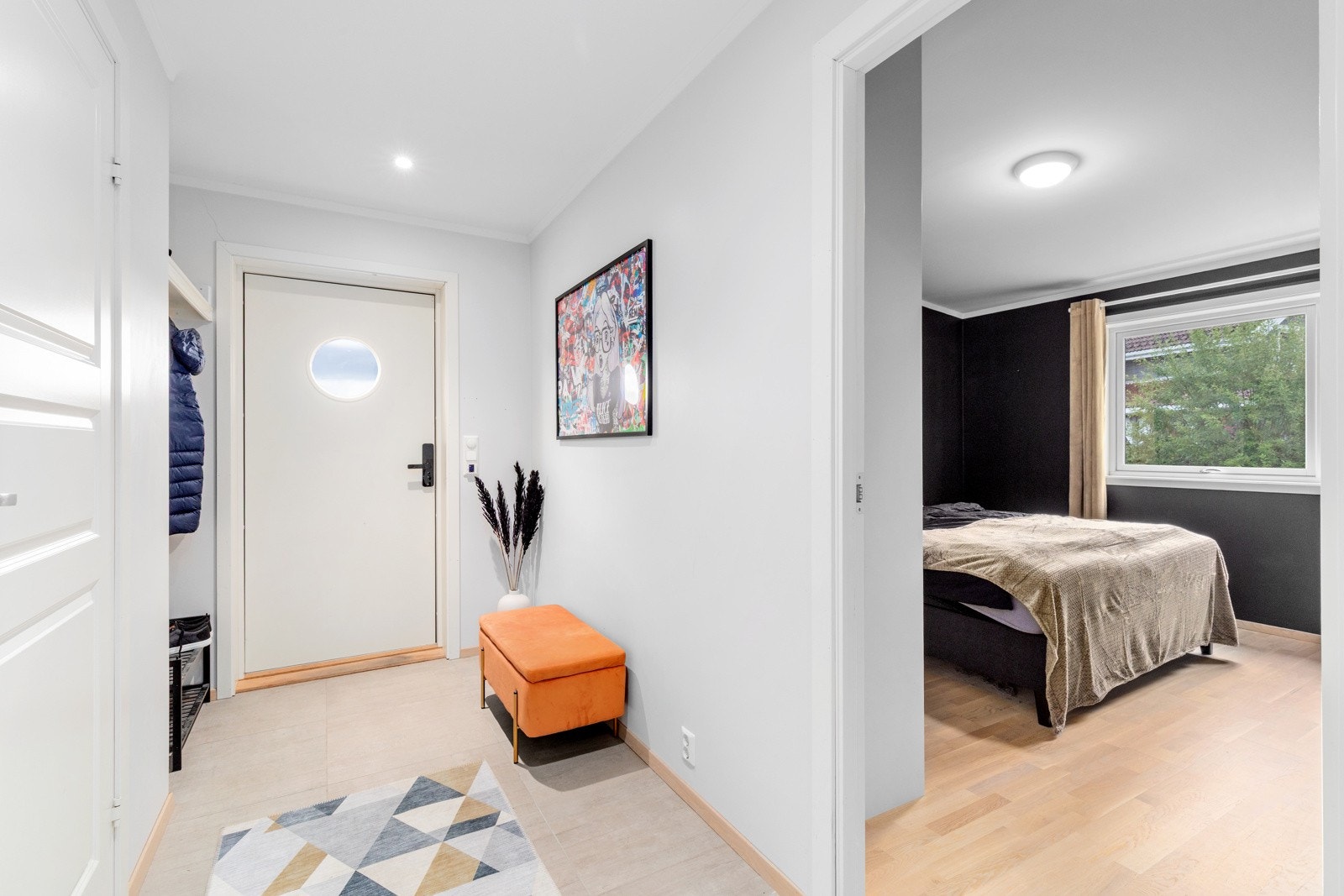 Videre fører gangen inn til hovedsoverommet Galleribilde