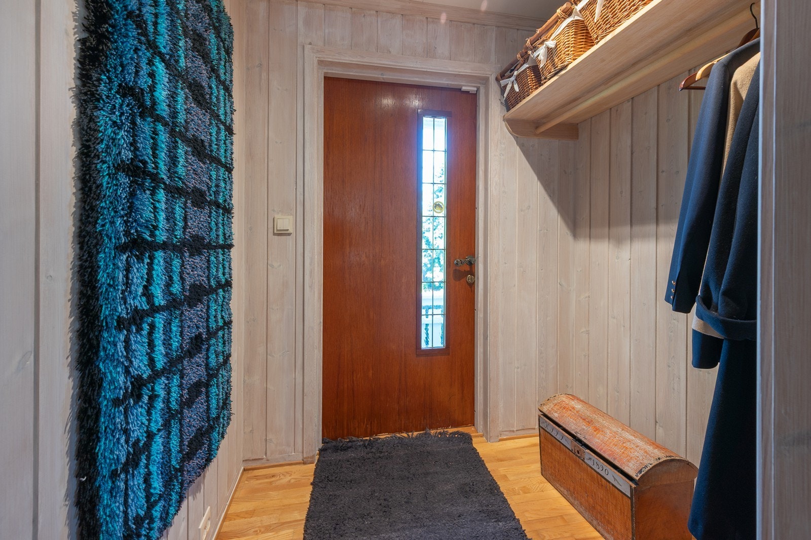 Entré med god plass til tøyoppheng Galleribilde