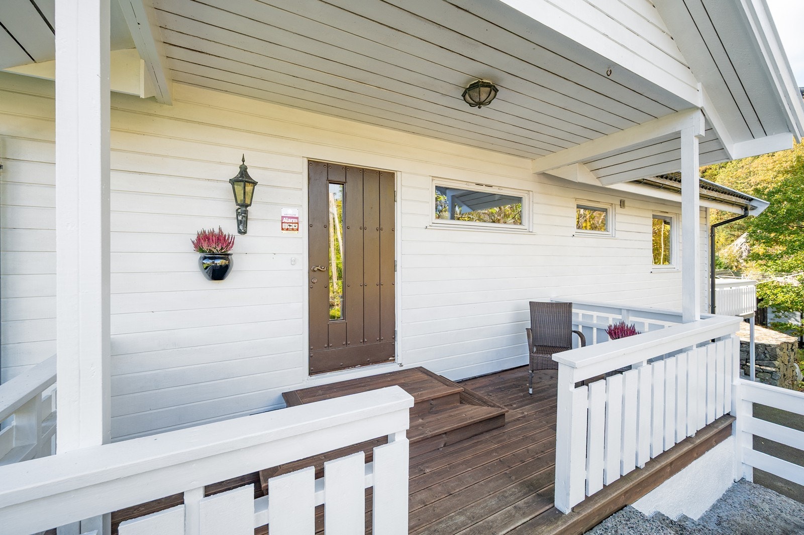 Veranda ved inngangsparti mot nord Galleribilde