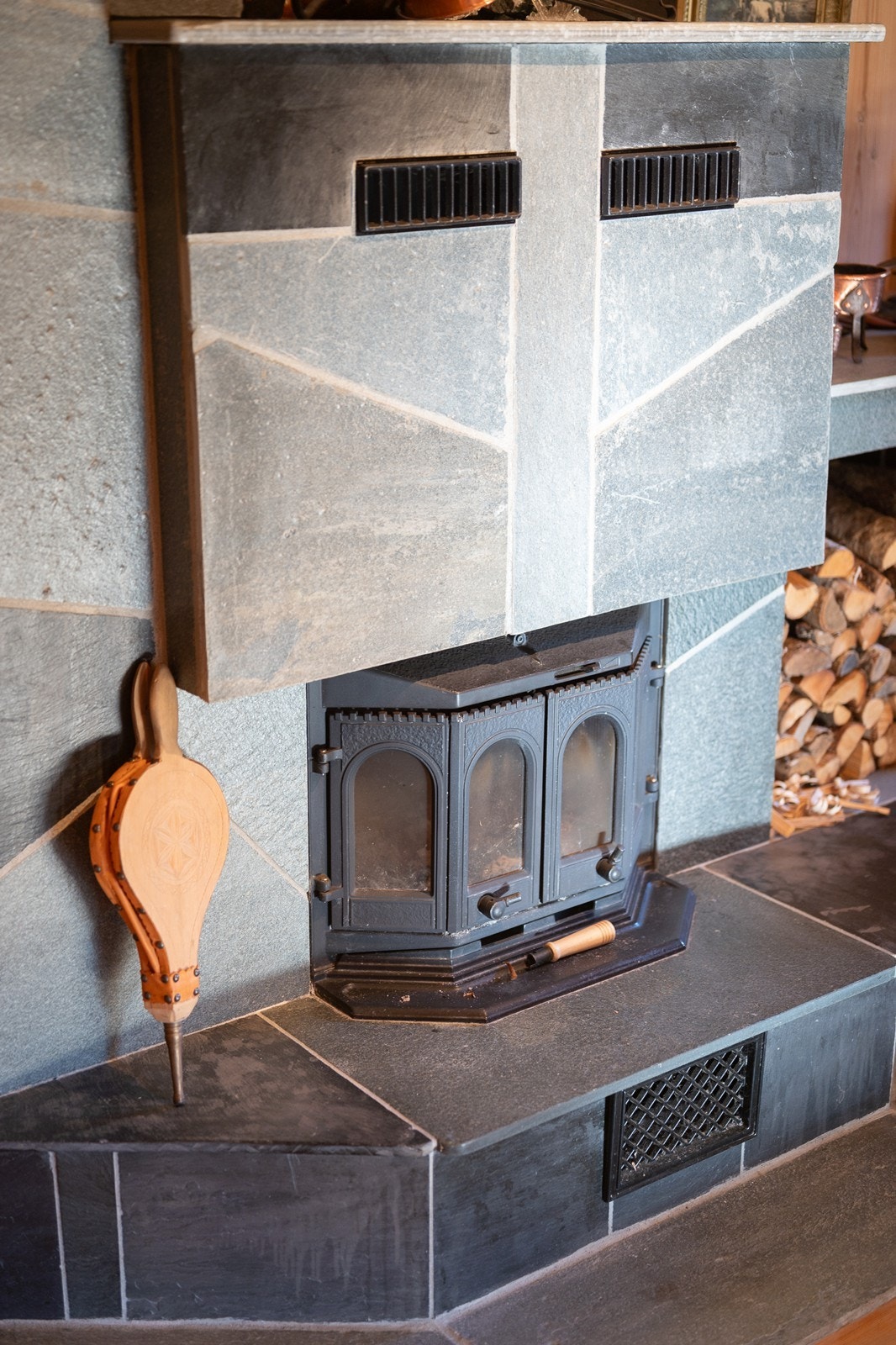 Skiferkledd peis med innsats Galleribilde