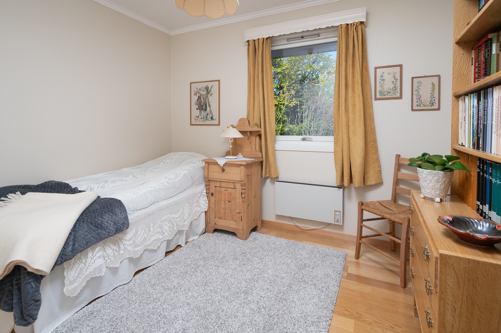 Tre soverom ligger samlet i hovedetasjen - fint for småbarnsfamilien Galleribilde