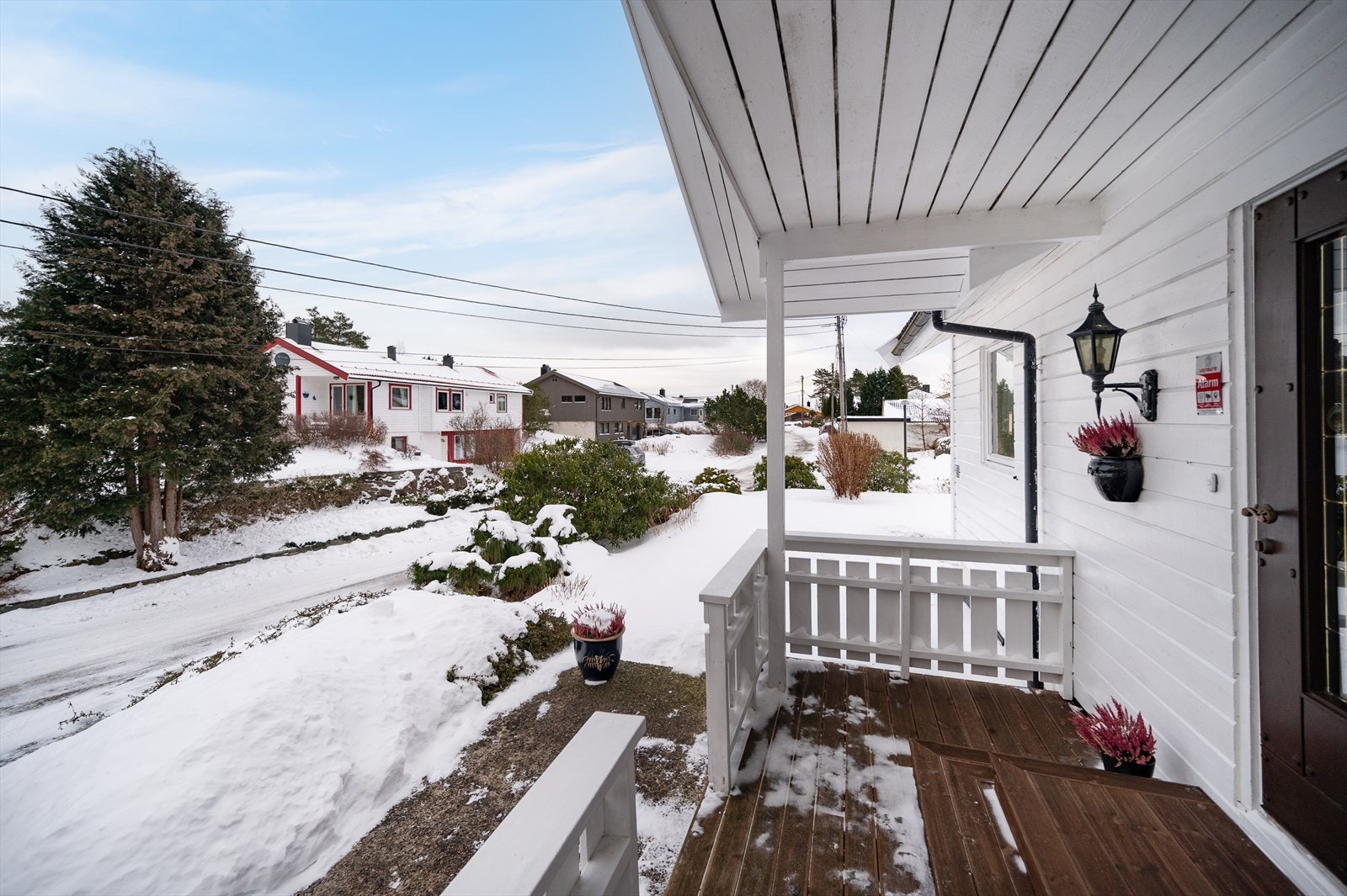 Takoverbygg og nyere royalimpregnert gulv- og trapp Galleribilde