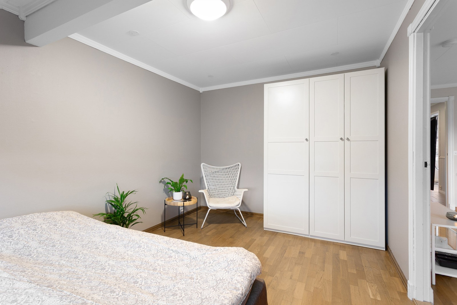 Soverom 1 med garderobeskap Galleribilde