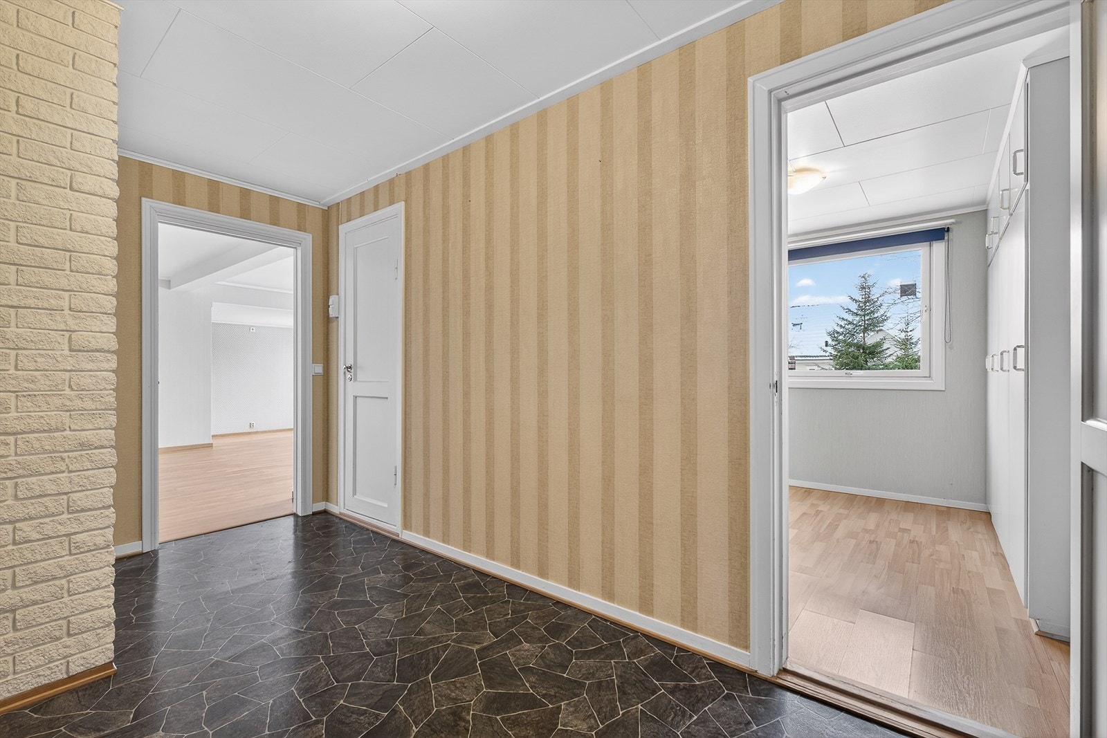 Gang med god adkomst til boligens ulike rom. Galleribilde