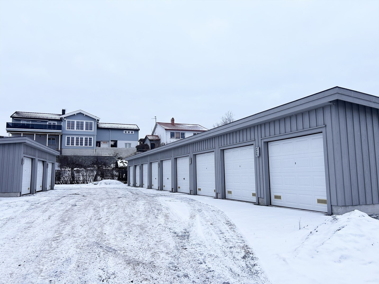 Det følger med egen garasje. Galleribilde
