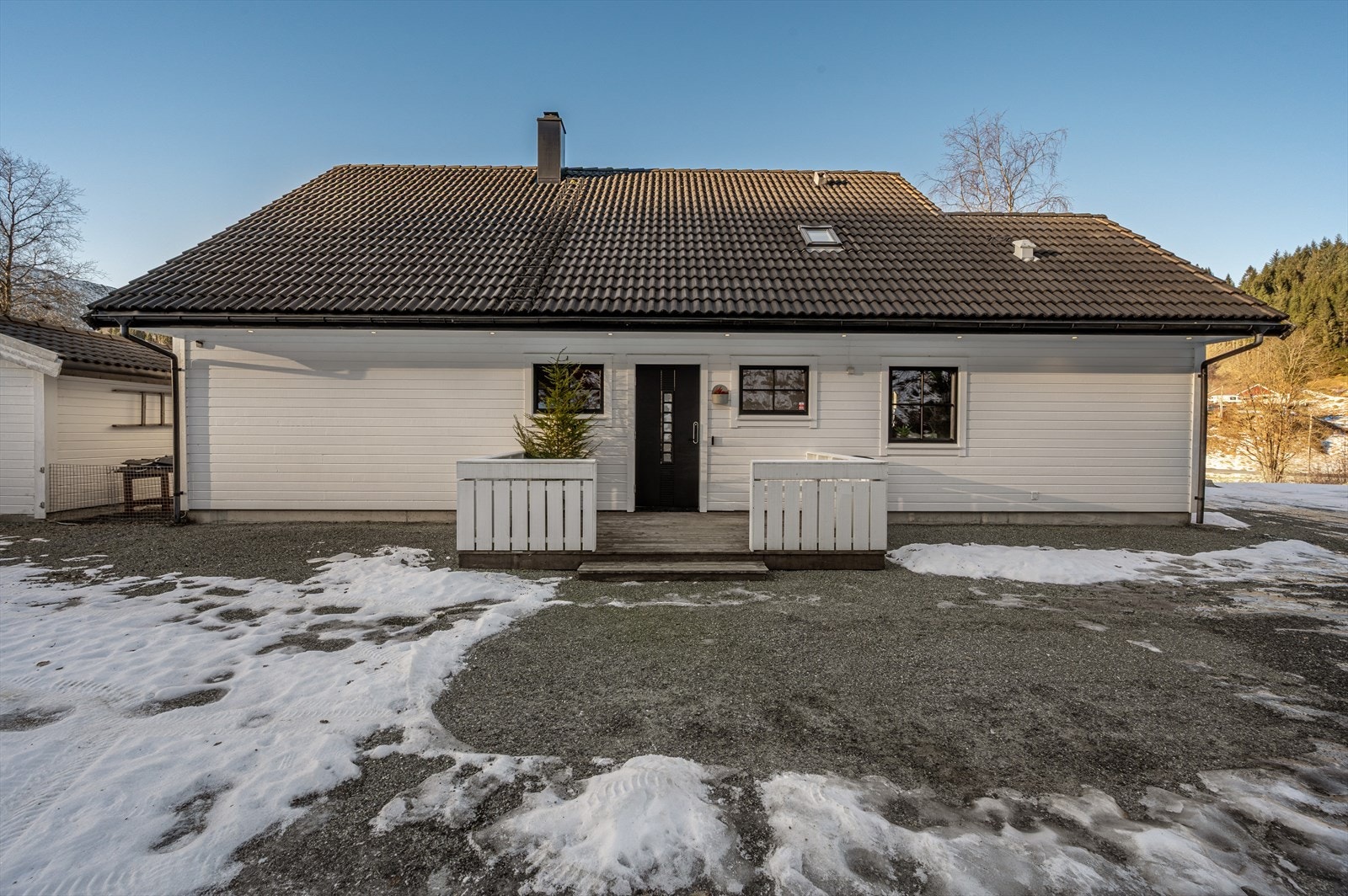 - Merk downlights ved inngangsparti, samt dør med kodelås! - Galleribilde