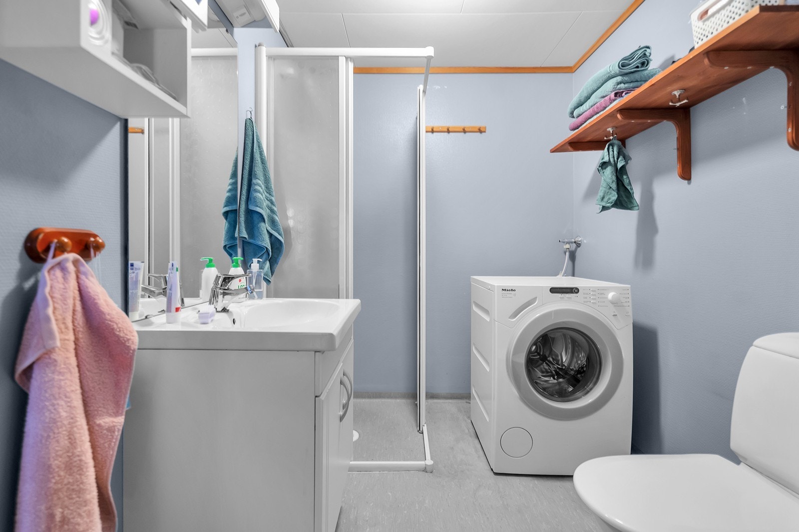 Bad i leiligheten. Galleribilde