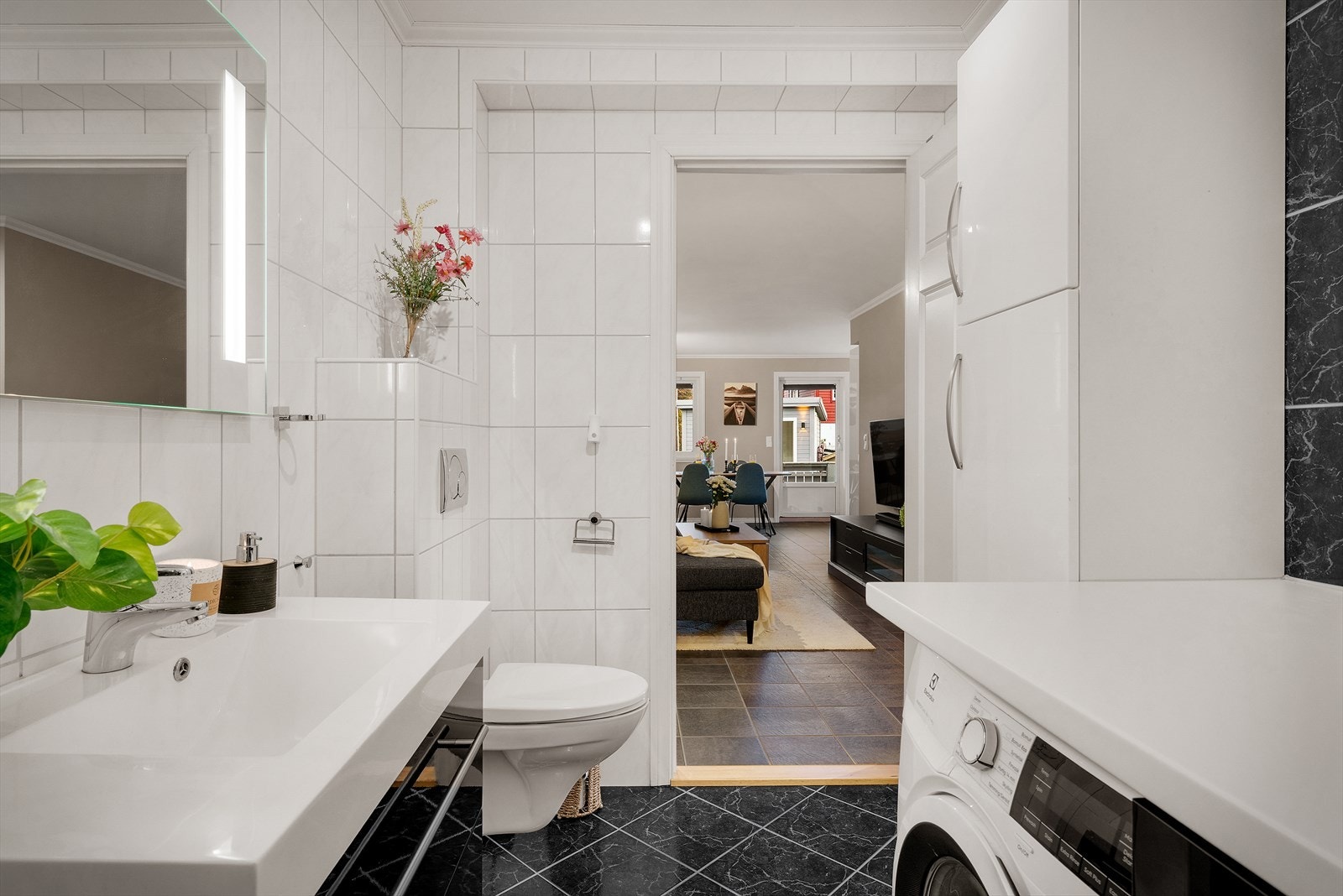 - Et praktisk og funksjonelt baderom - Galleribilde