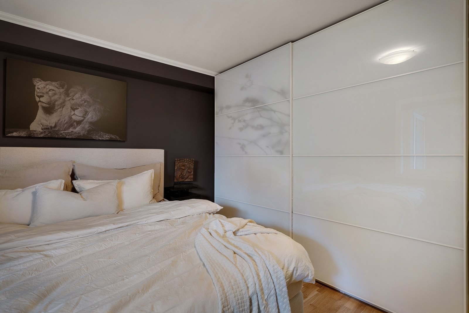 - Merk praktisk garderobeløsning som medfølger handelen helt kostnadsfritt - Galleribilde